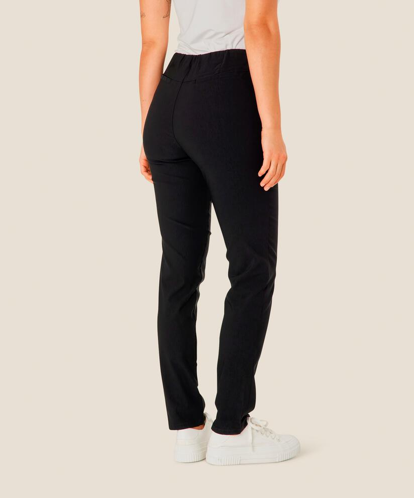 Pearl Bukser, Black