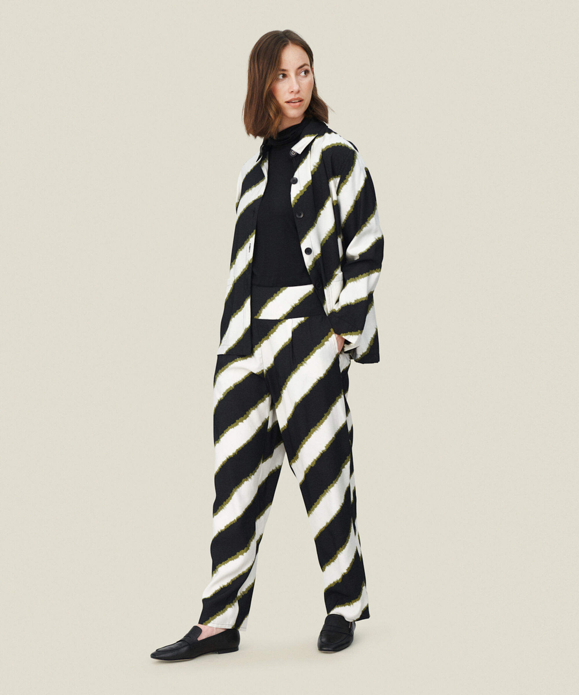 PAI BUKSER, Capulet Olive