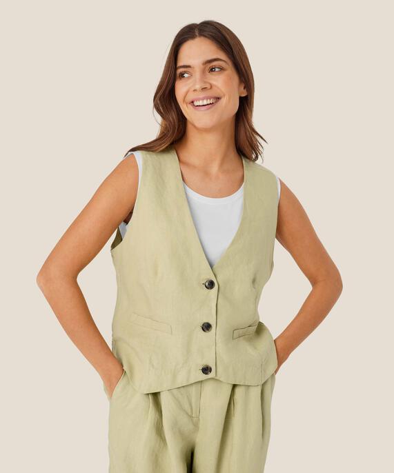 Jordyn Vest, Bog