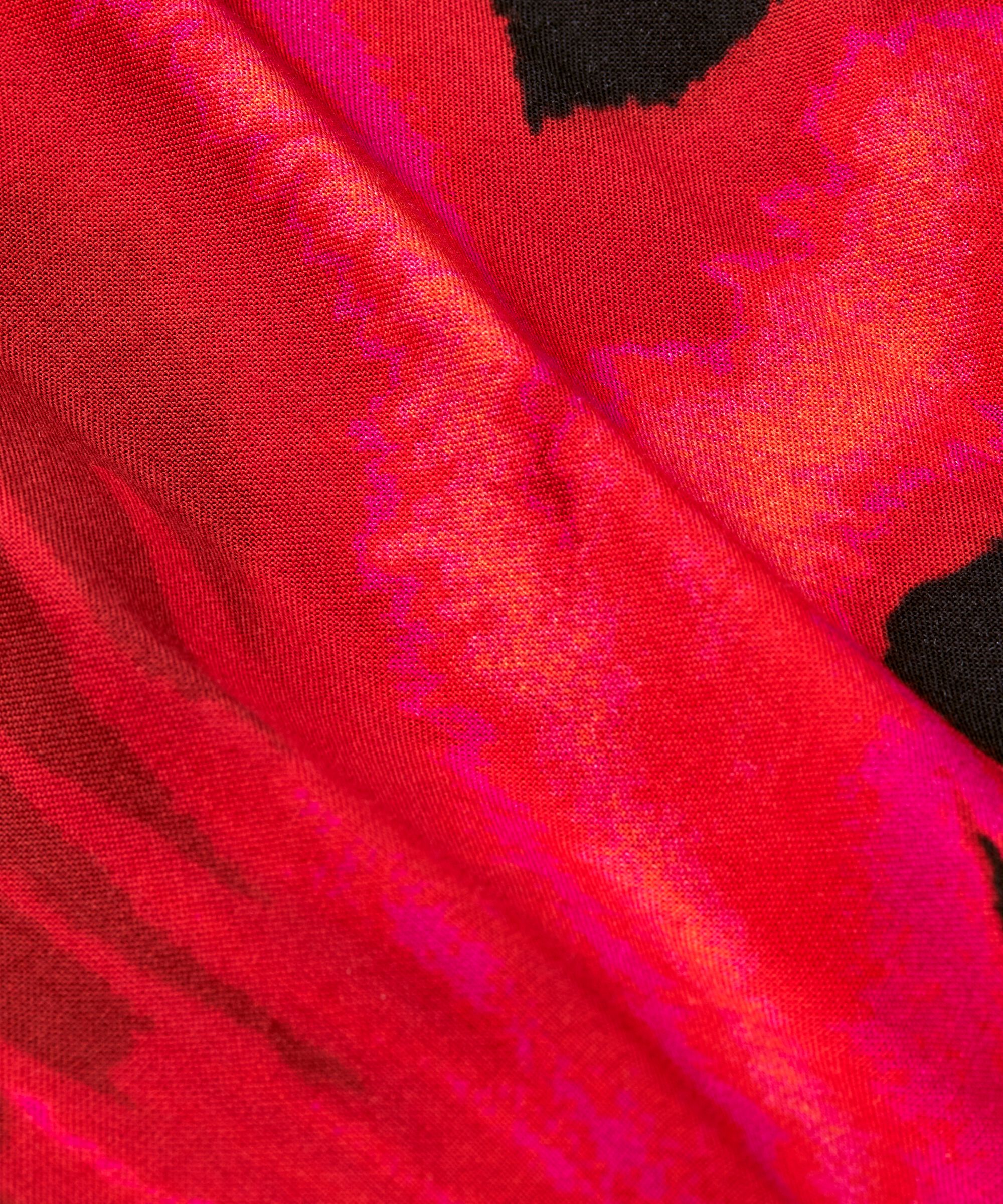 Nafiala Kjole, Haute Red