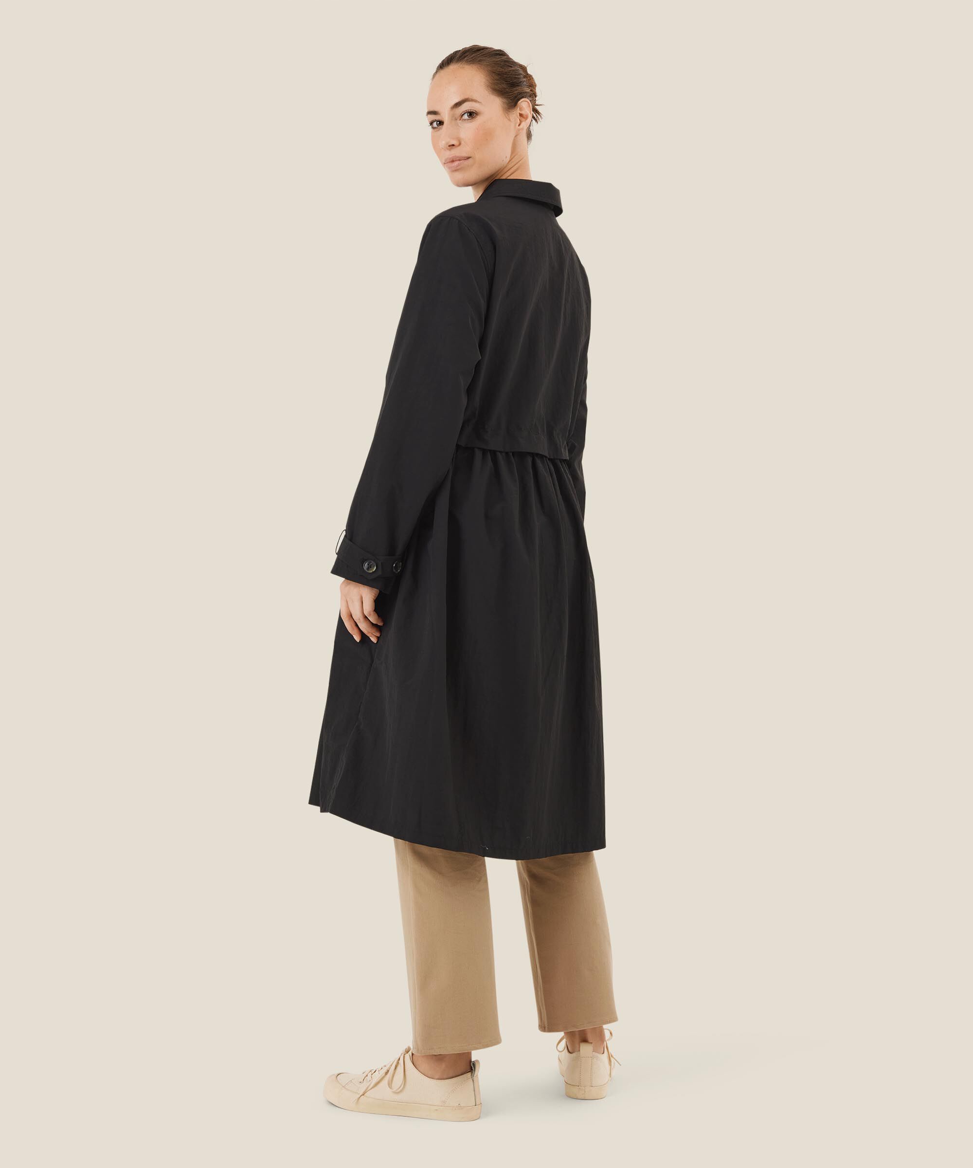 Tilia Kåpe , Black