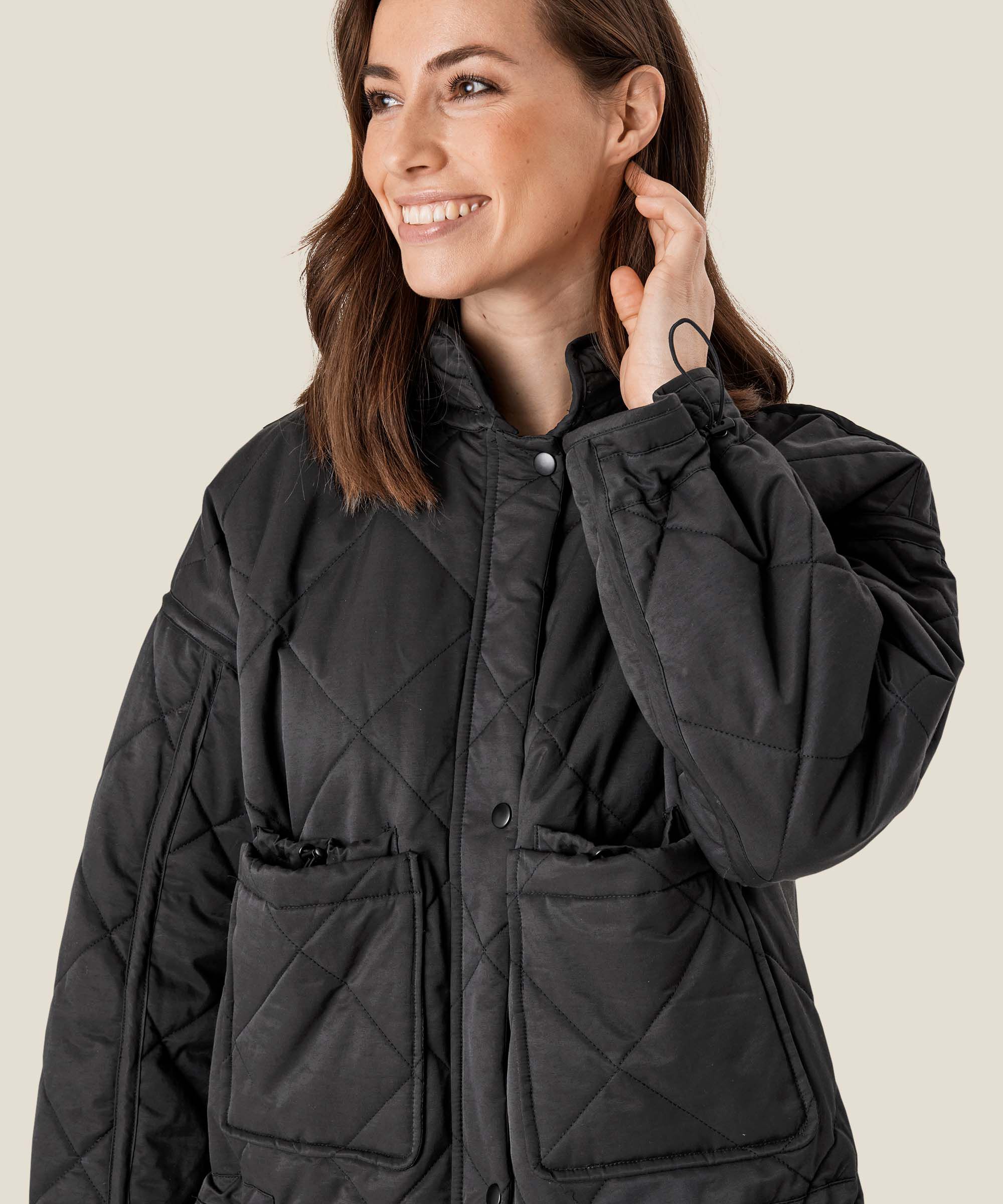 Tessie Kåpe, Black