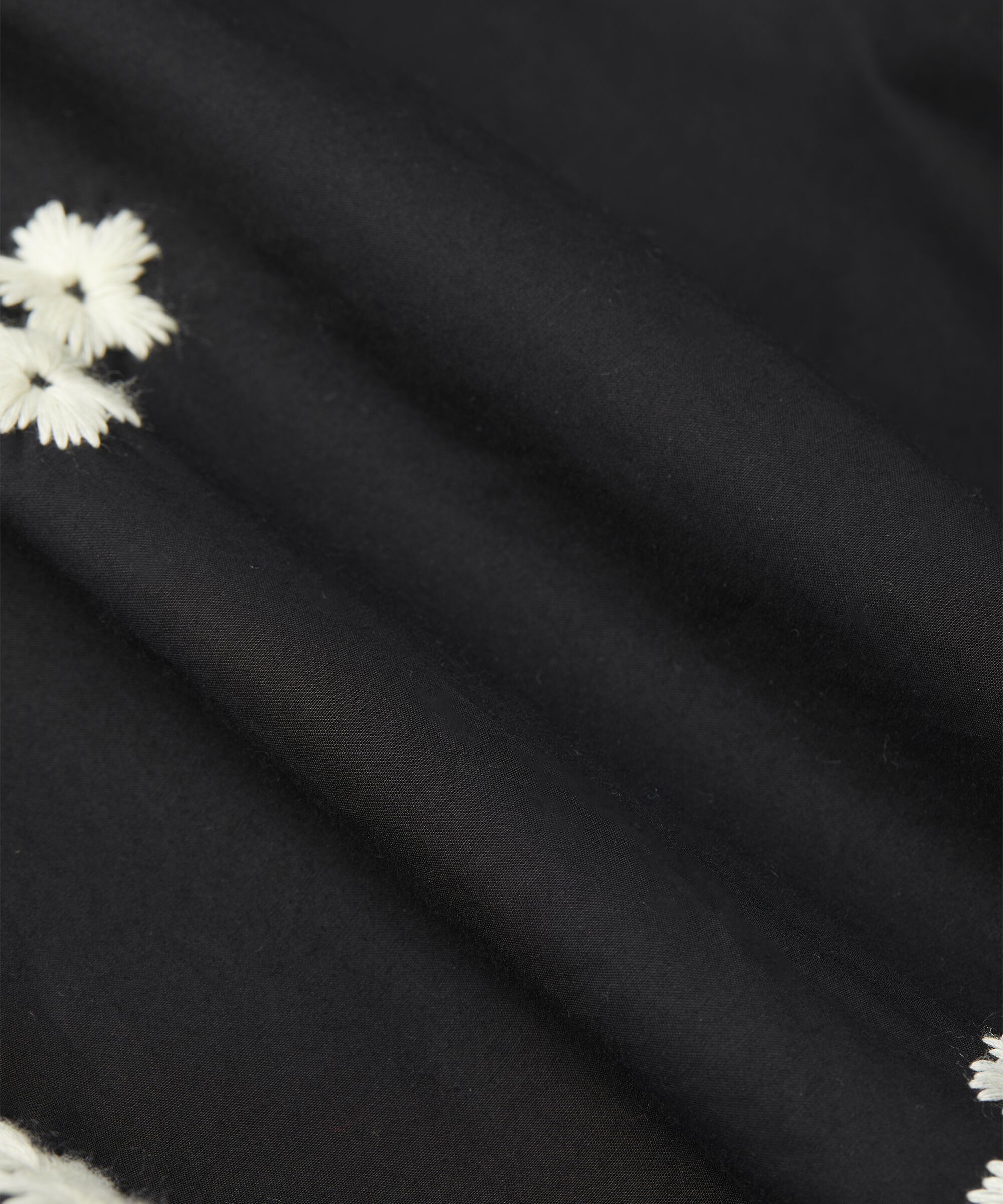 Steph Skjørt, Black