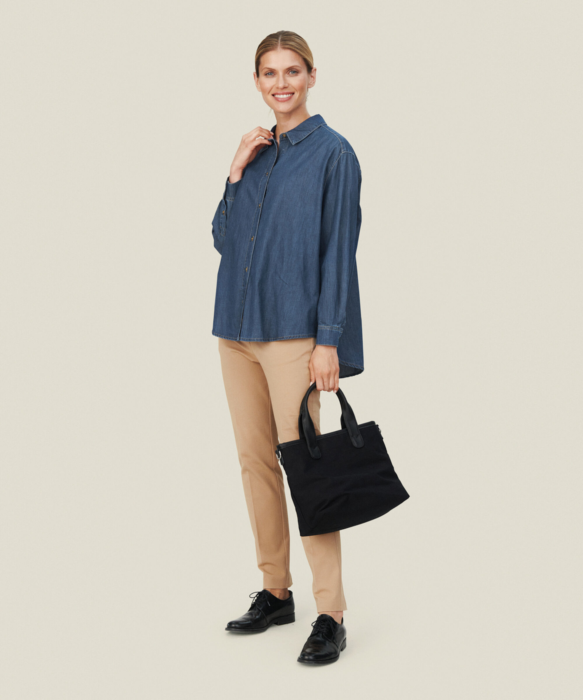 REIA VESKE, Black