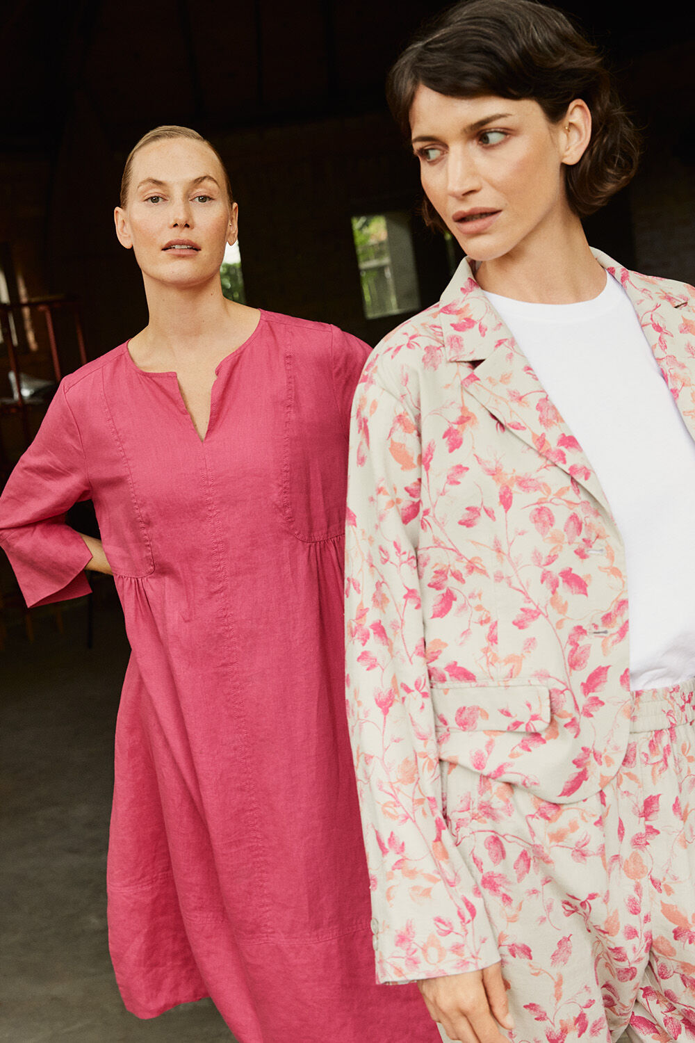 Nasya Kjole - Carmine, Jonellia Blazer - Carmine, Brynoi JERSEY Topp - White, Peonos Bukser - Carmine