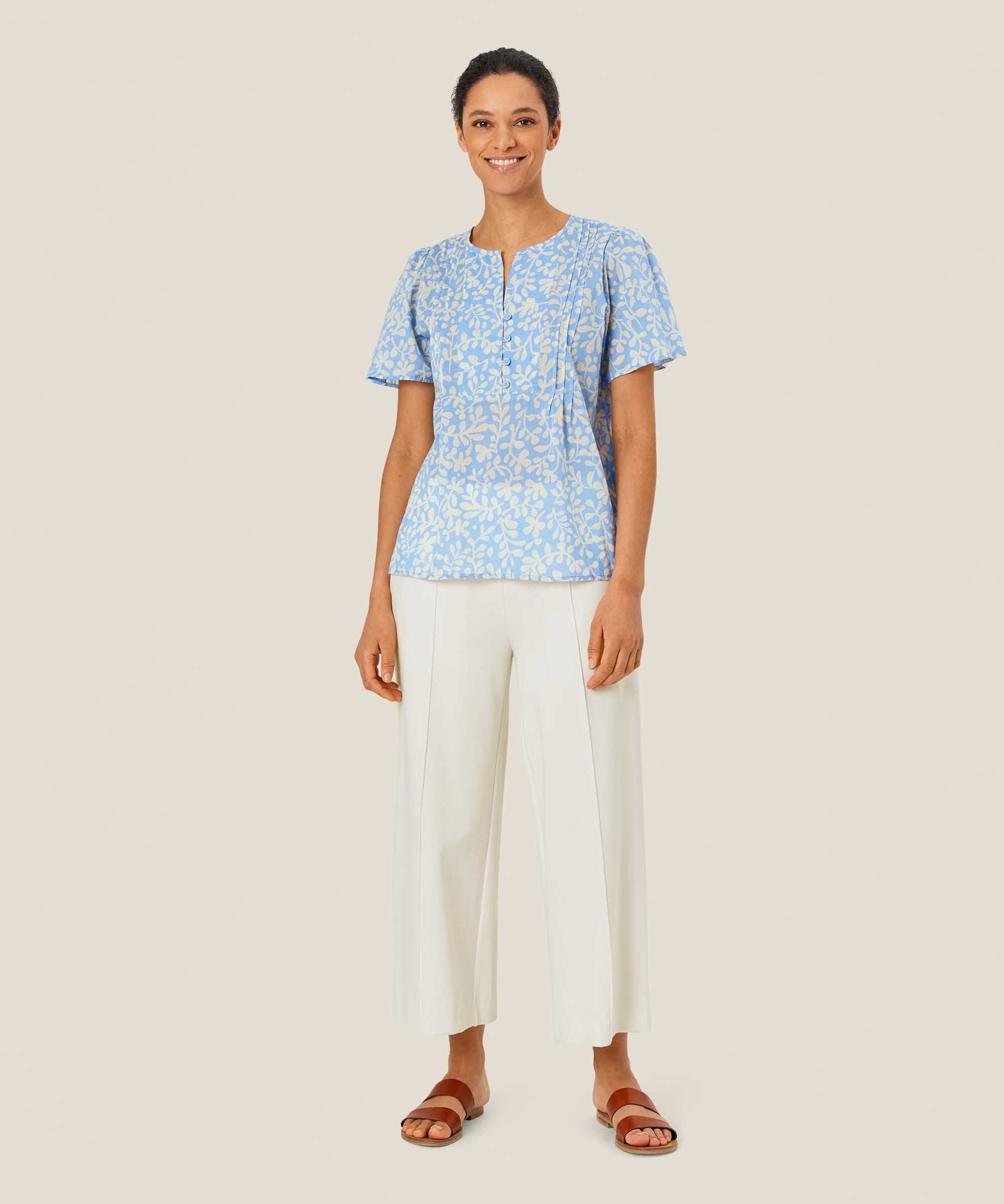 Delphia Topp, Della Blue