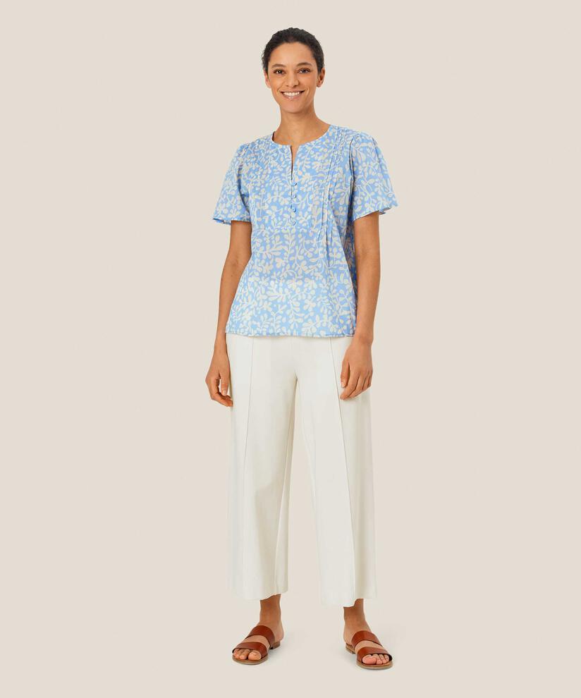 Delphia Topp, Della Blue