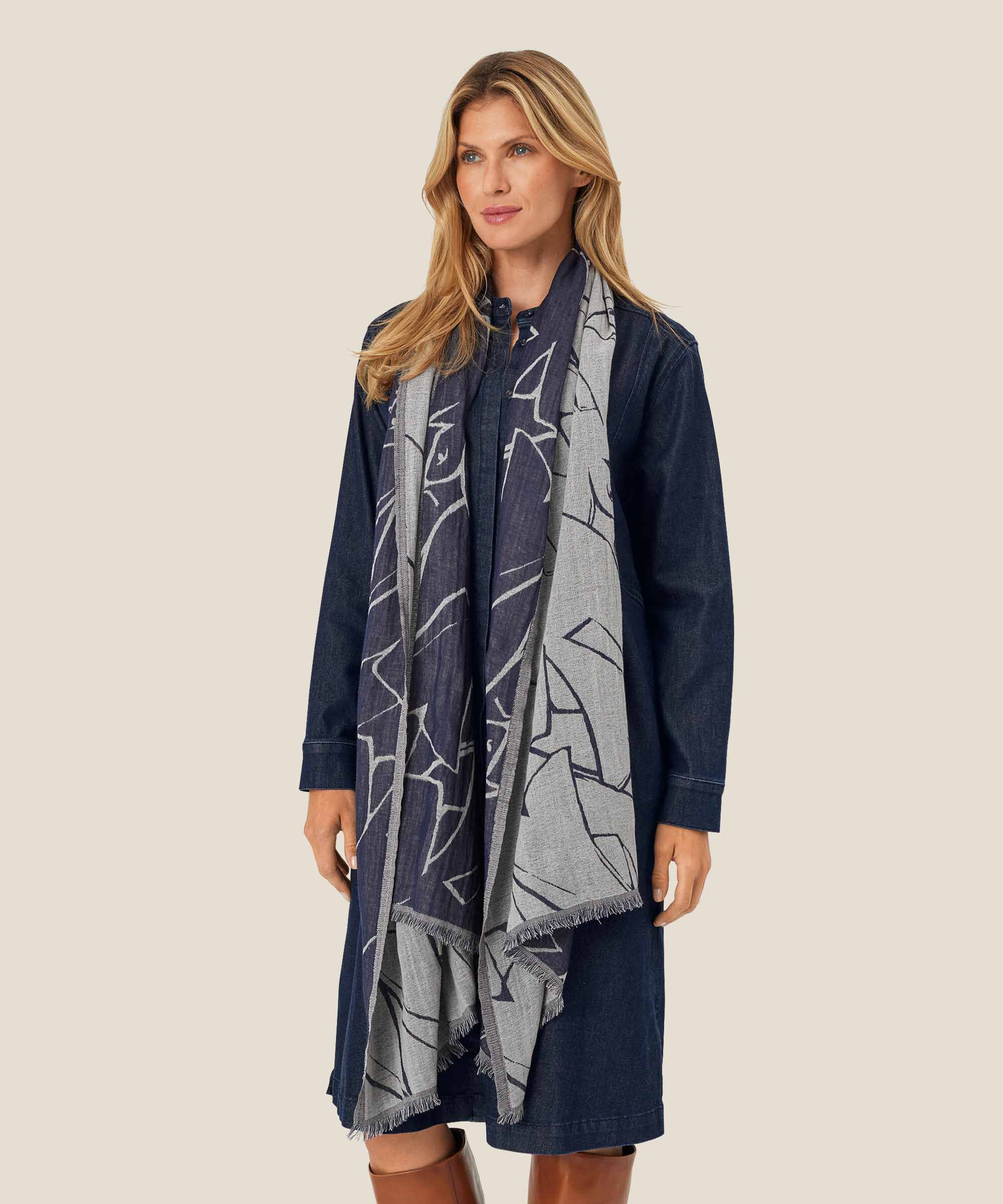 Astali Skjerf, Navy Blazer