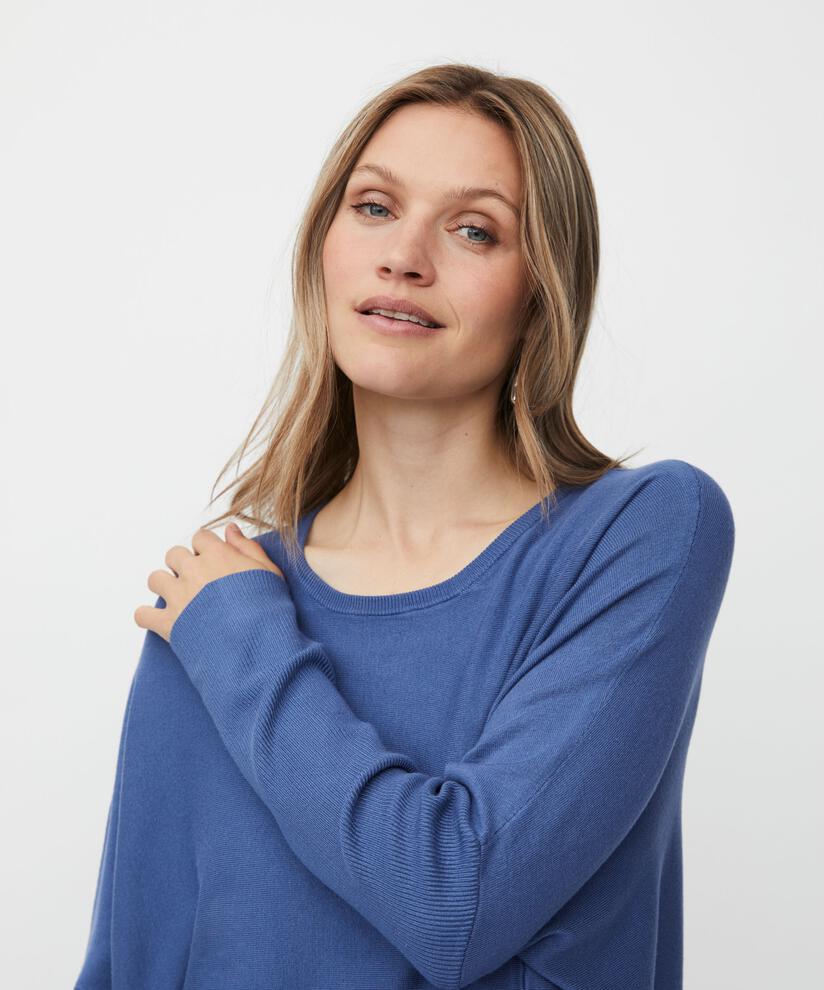 Fanasi Strikkegenser, Bijou Blue