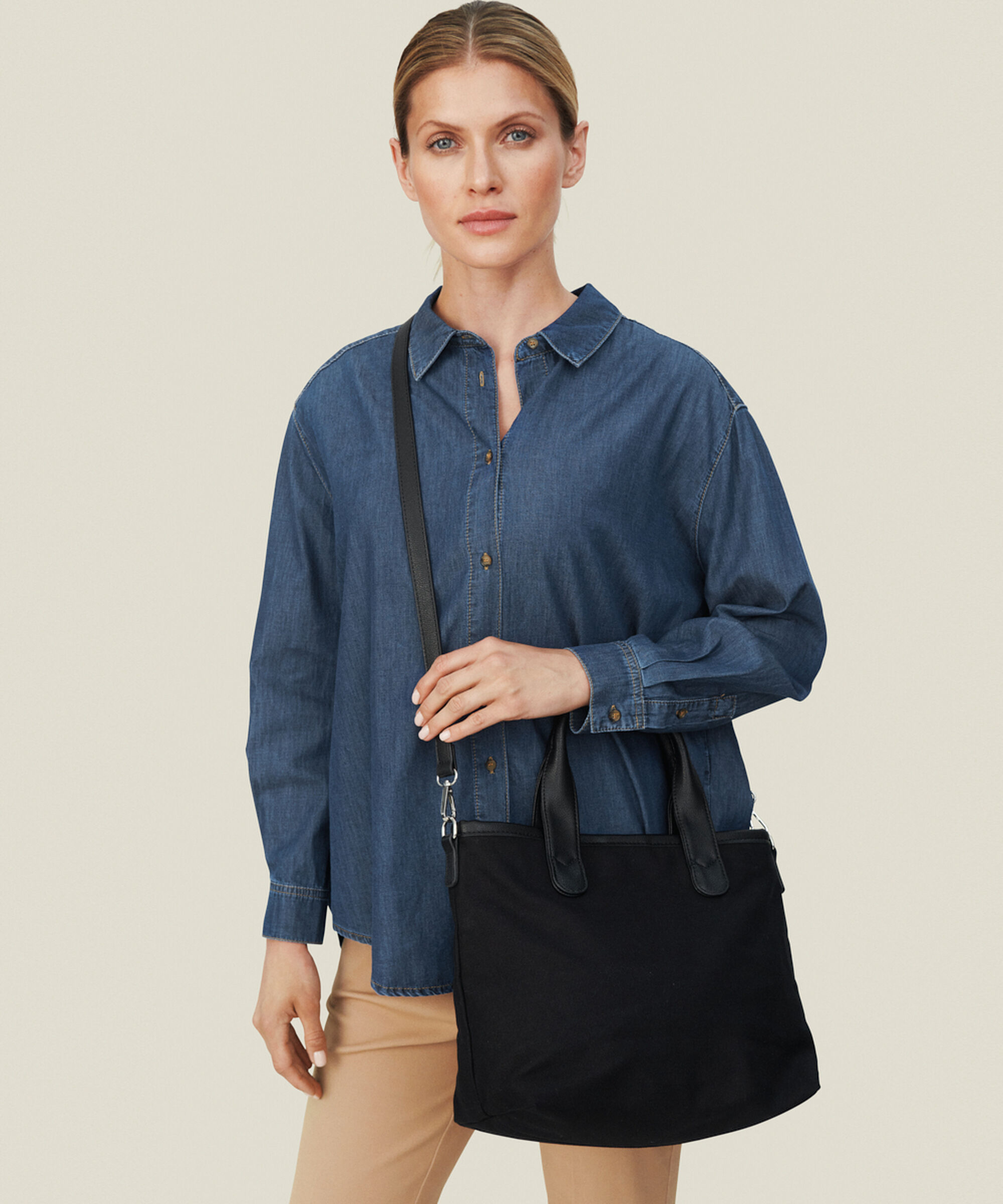 REIA VESKE, Black
