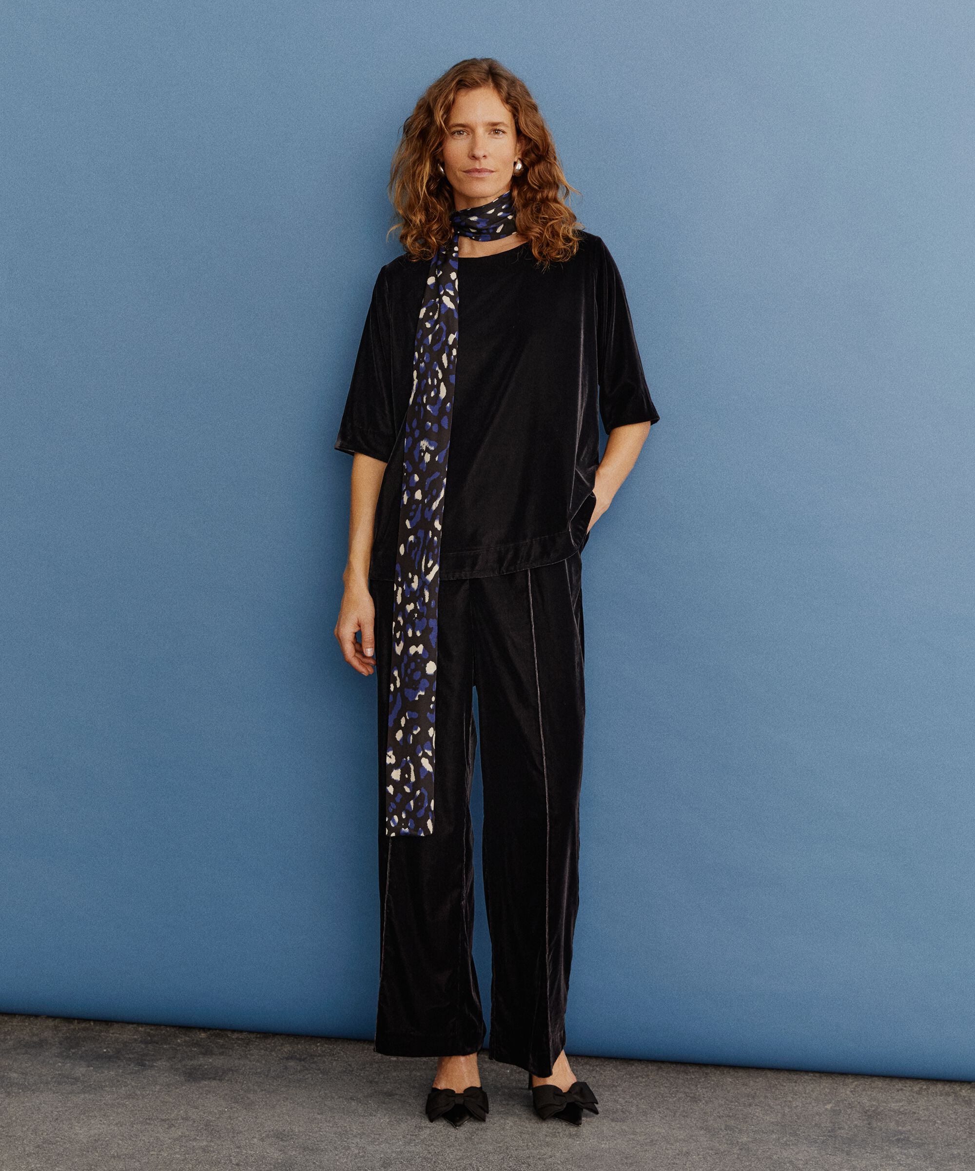 Daila Topp, Black