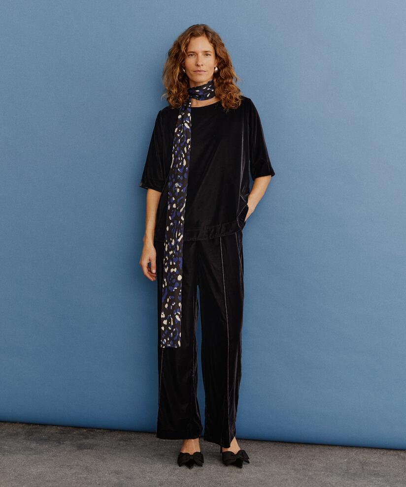 Daila Topp, Black