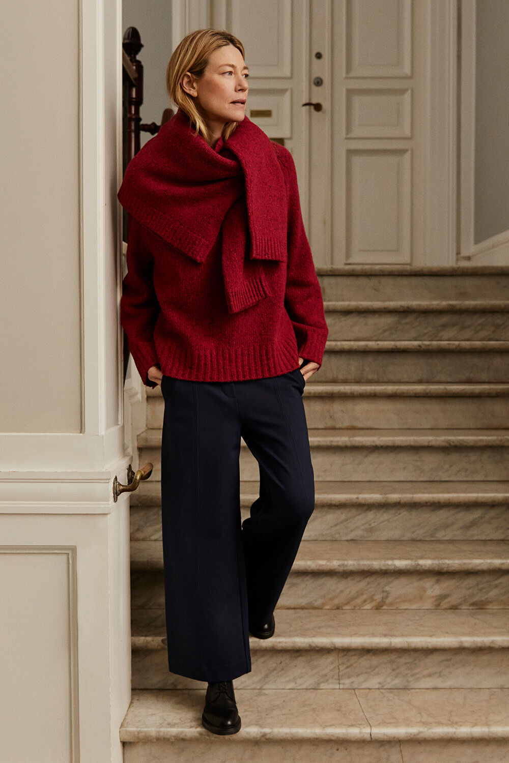 Fenoria Strikkegenser - Red Dahlia, Paxora JERSEY Bukser - Navy Blazer