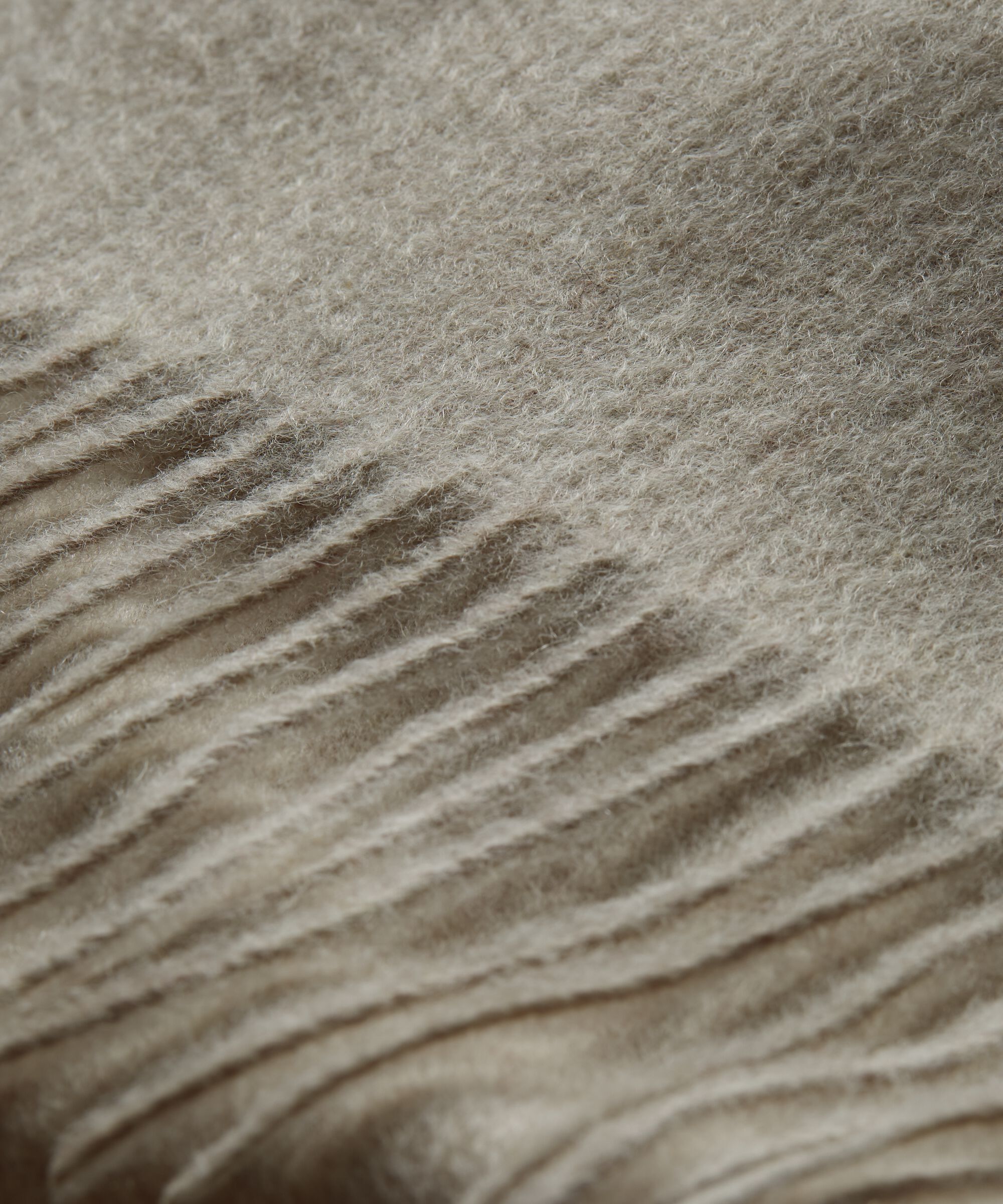 Anna Skjerf, L beige mel