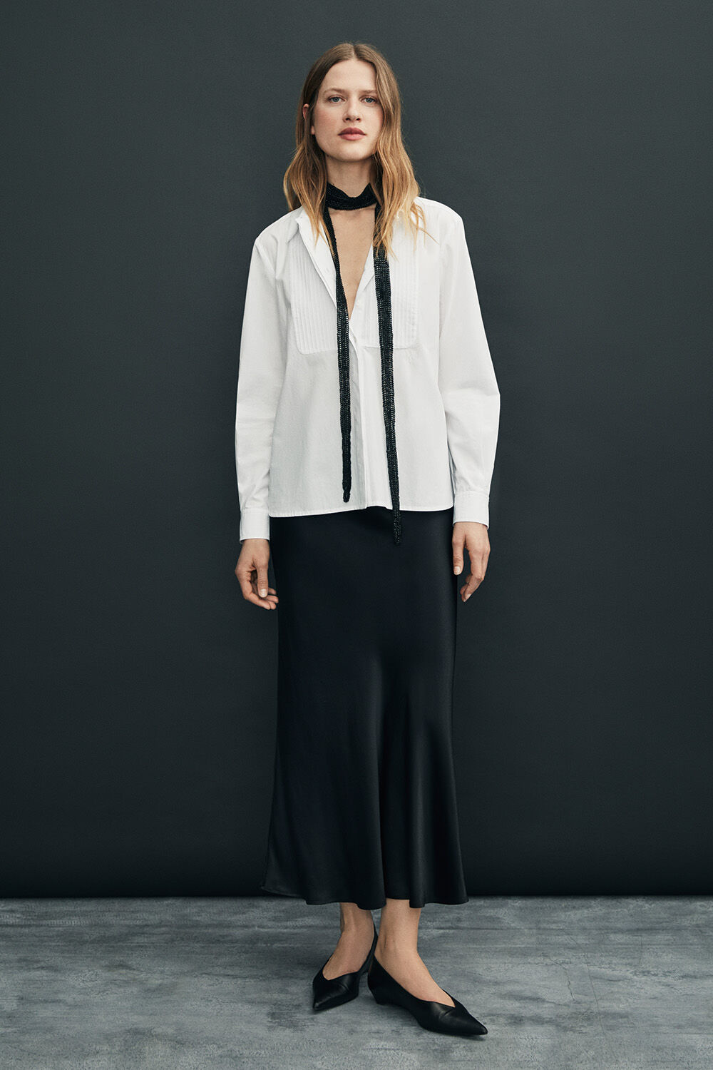 Solviera skj&oslash;rt - Black, Ilvian skjorte - White, Runae Skjerf - Black