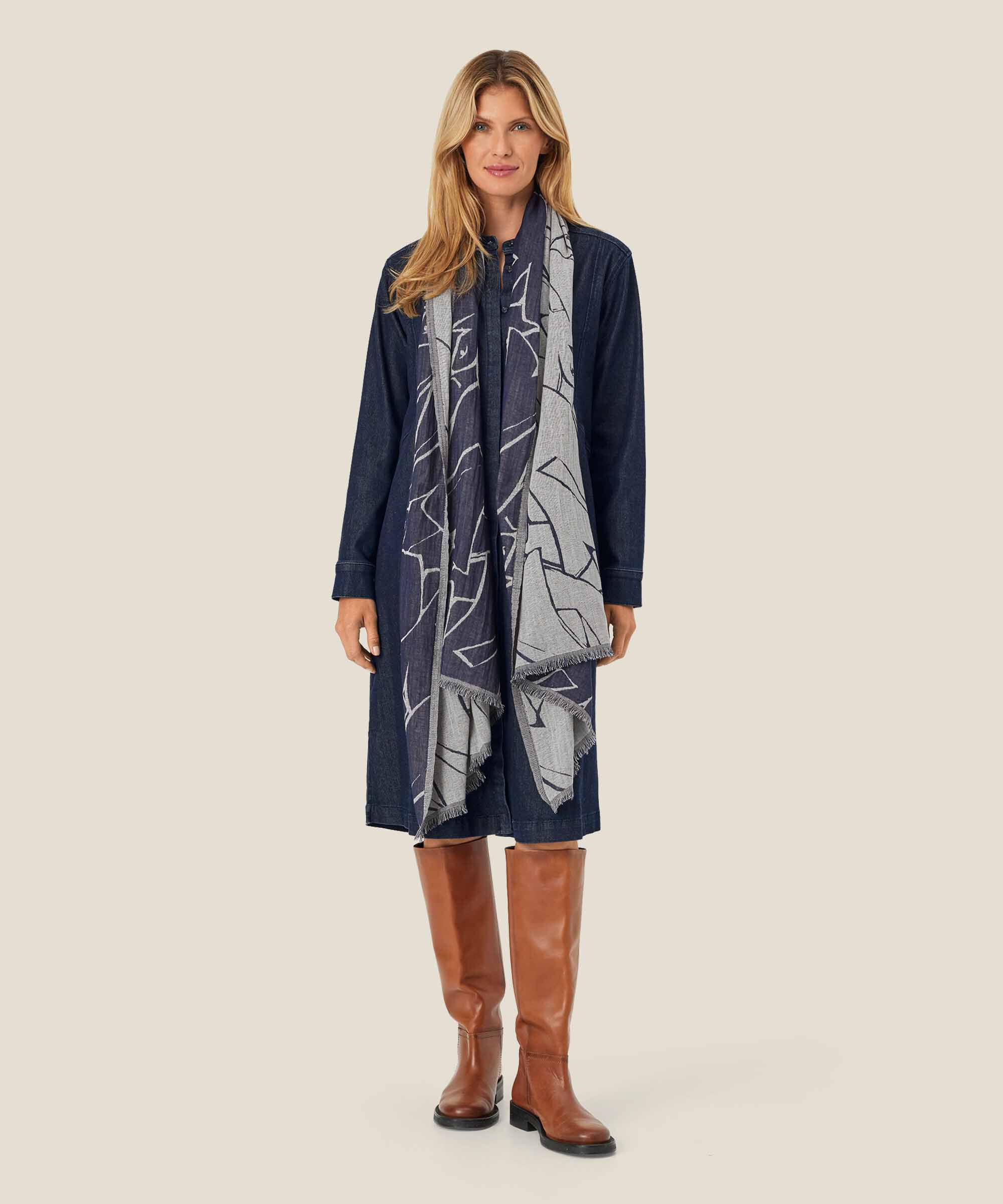 Astali Skjerf, Navy Blazer