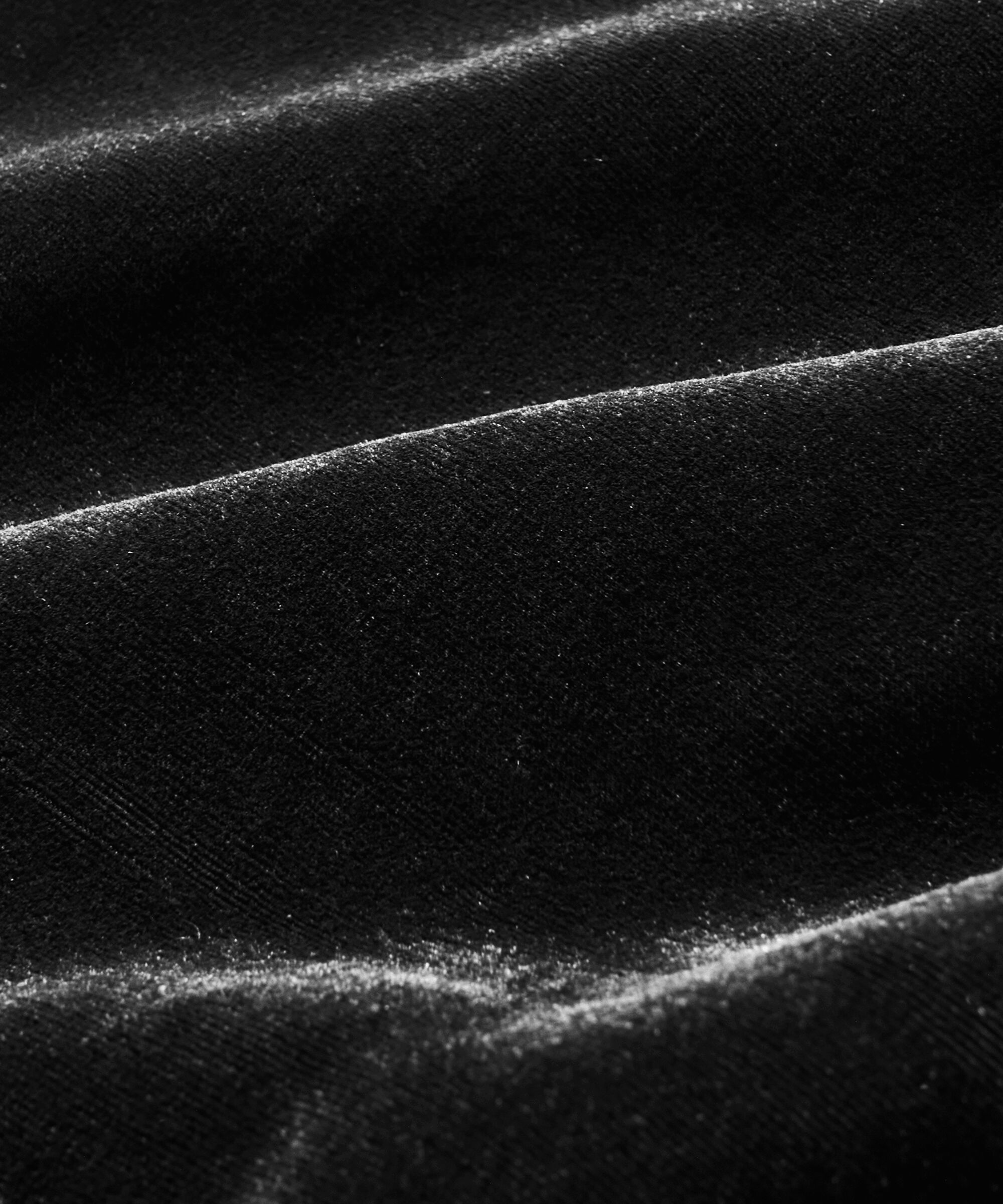 Petrilla Bukser, Black