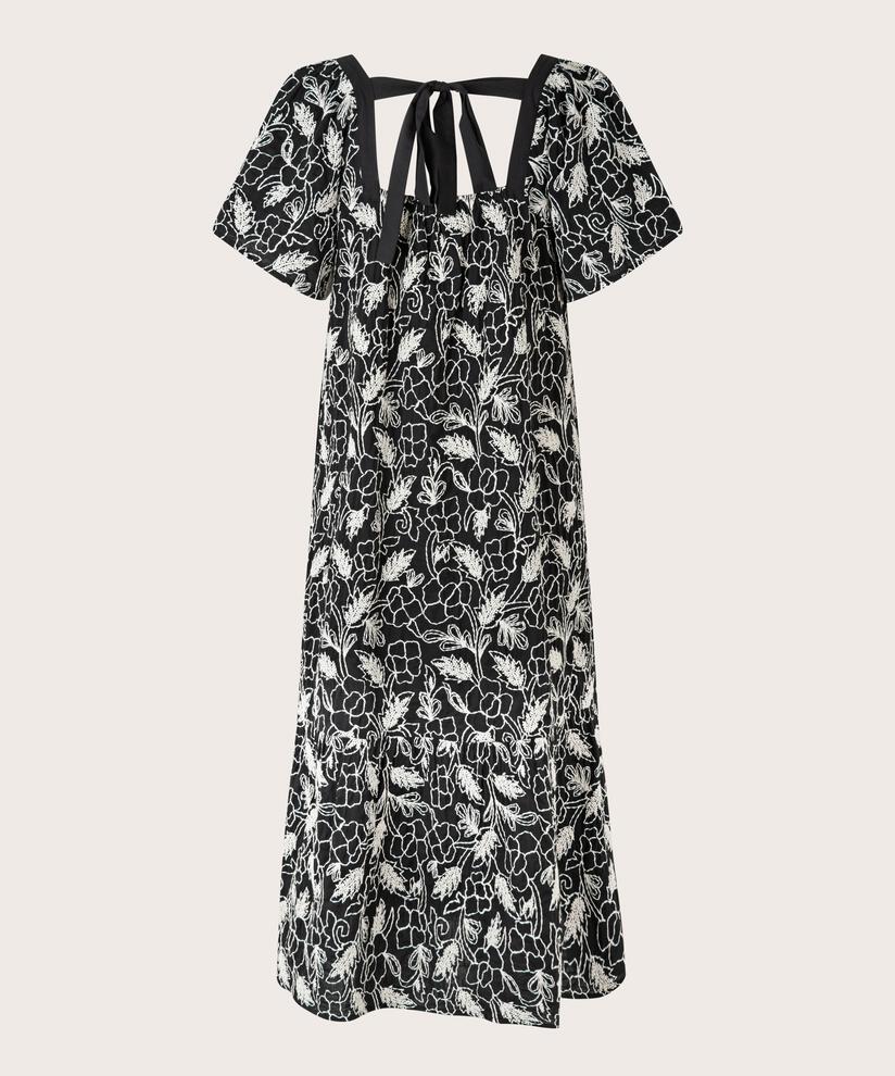 Neia Kjole, Black