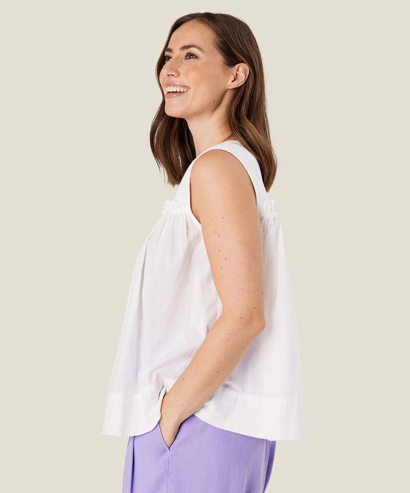 Dina Topp, White