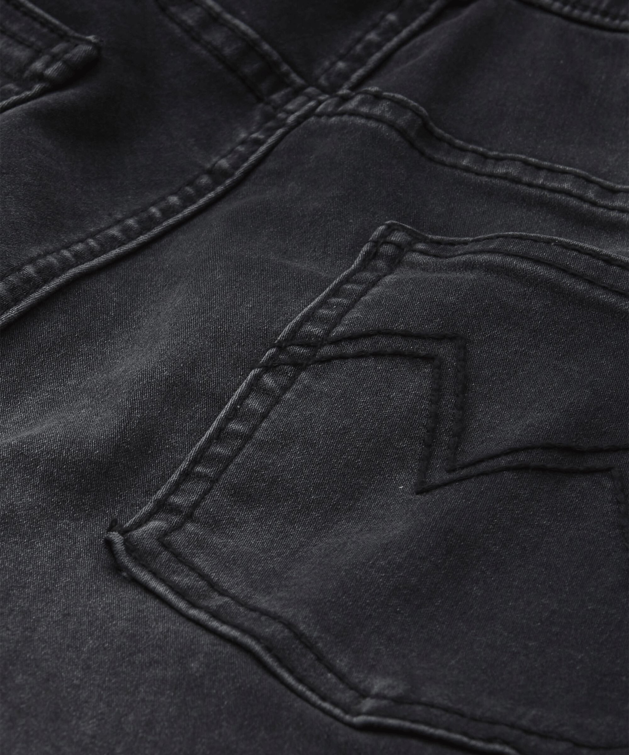 Papia Bukse, Black