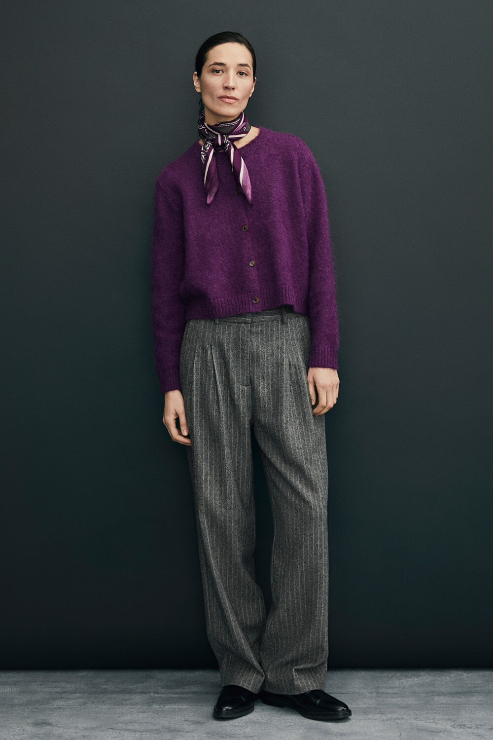 Lavi ull cardigan - Gloxinia, Arvenna Skjerf - Gloxinia, Perila Bukse - D. Grey mel.