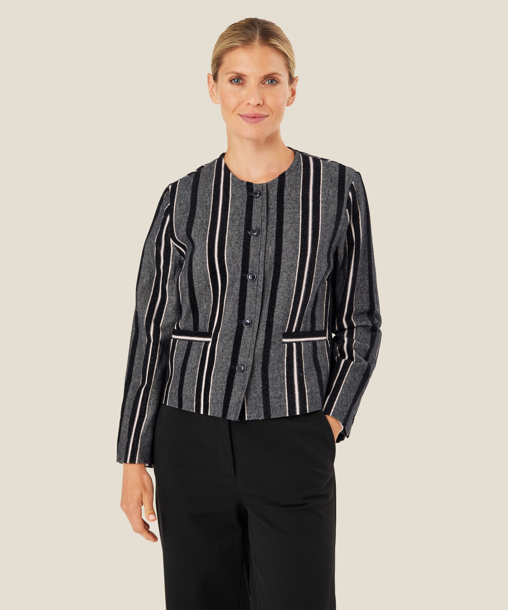 Jasmiba Jakke, Black