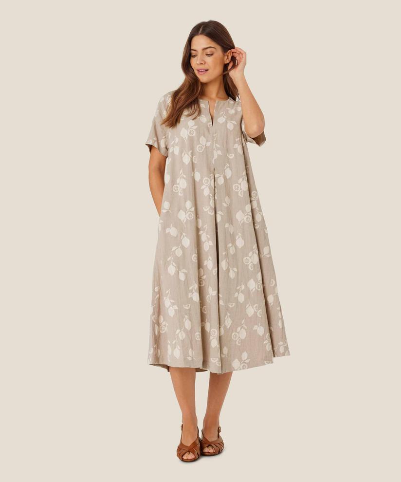 Nipani Kjole, Natural