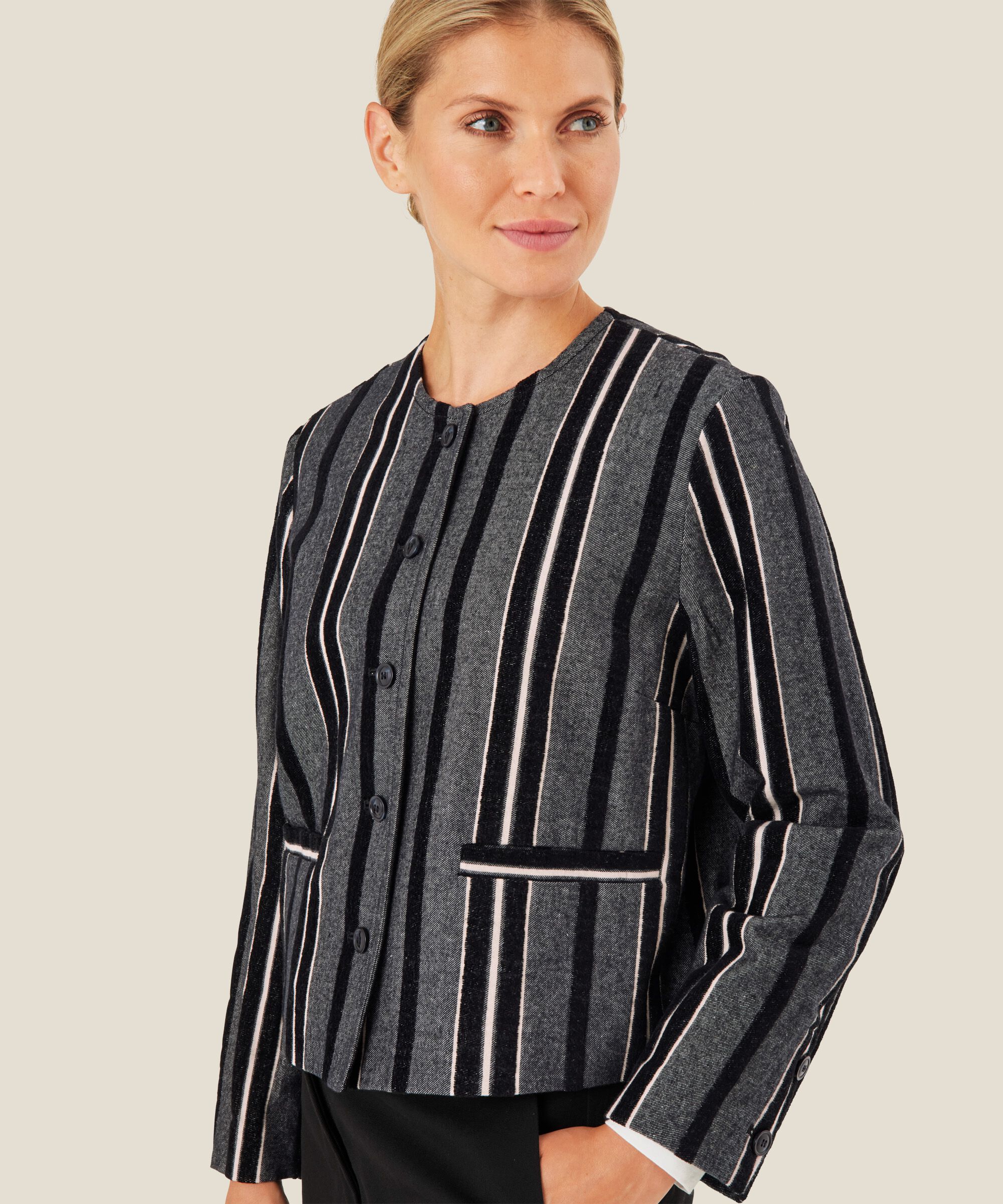 Jasmiba Jakke, Black