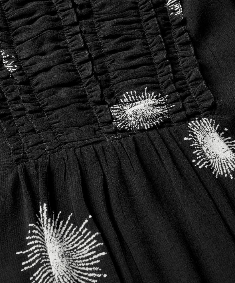 Bunika Topp, Black