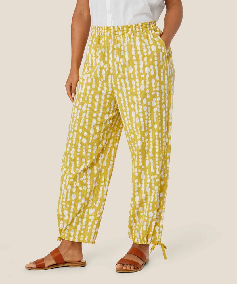 Pata Bukser, Oil Yellow