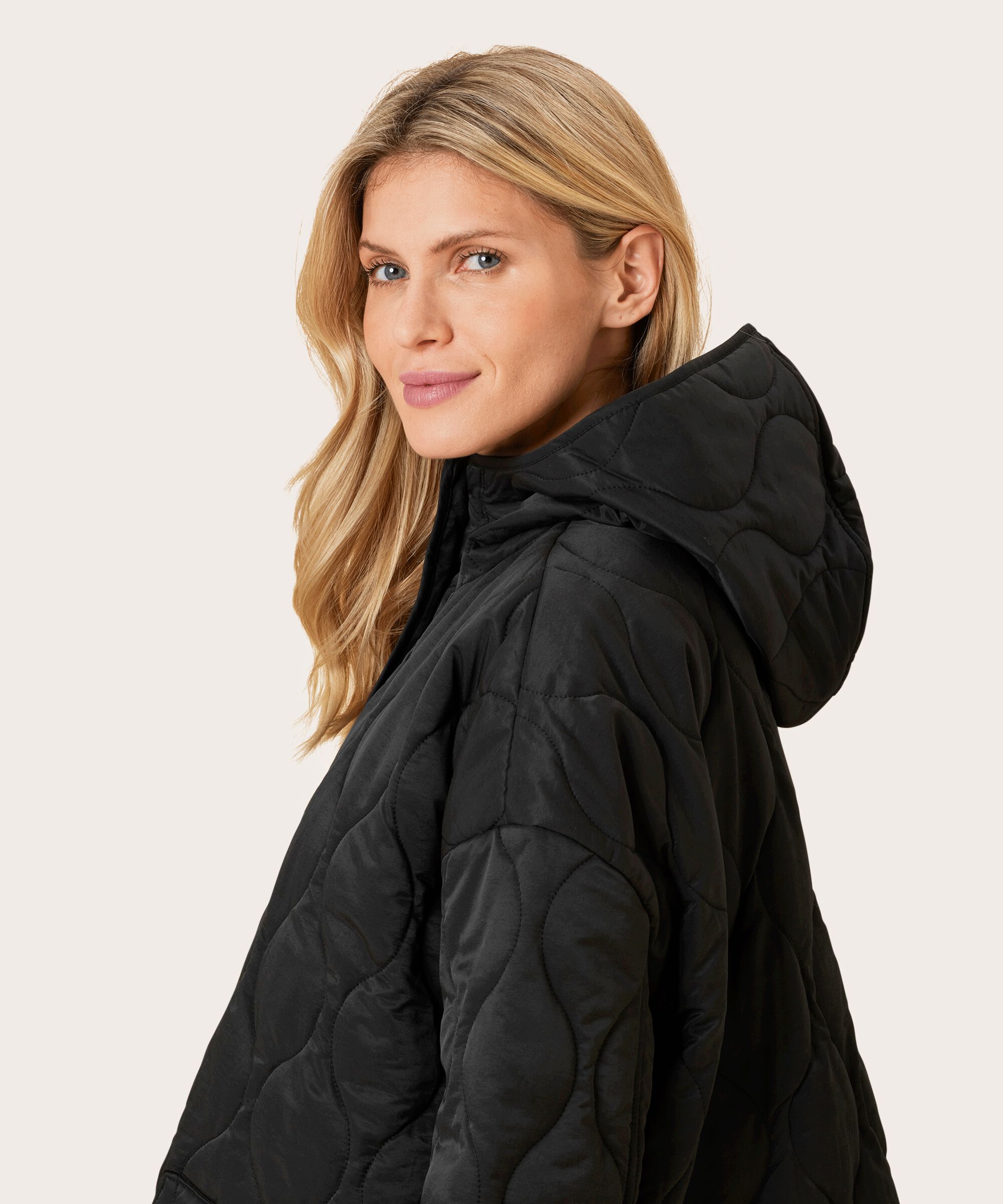 Tehila Kåpe, Black