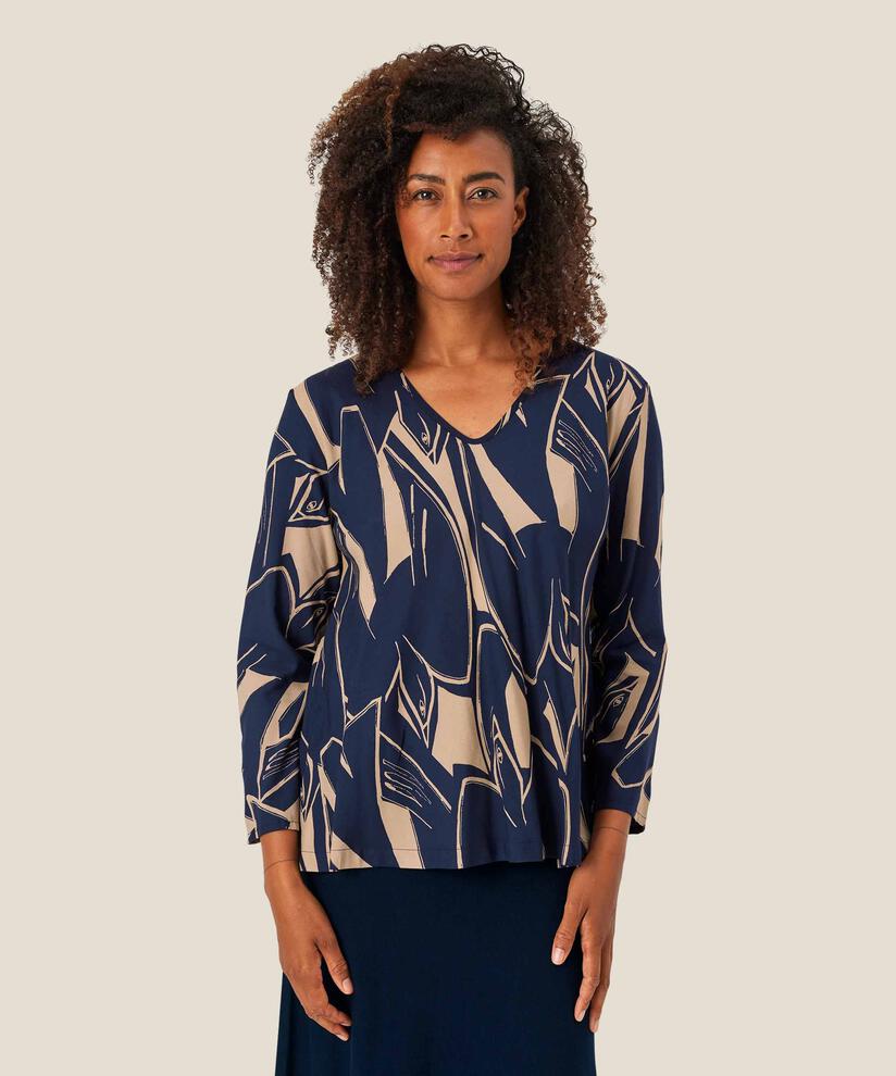 Kala Topp, Navy Blazer