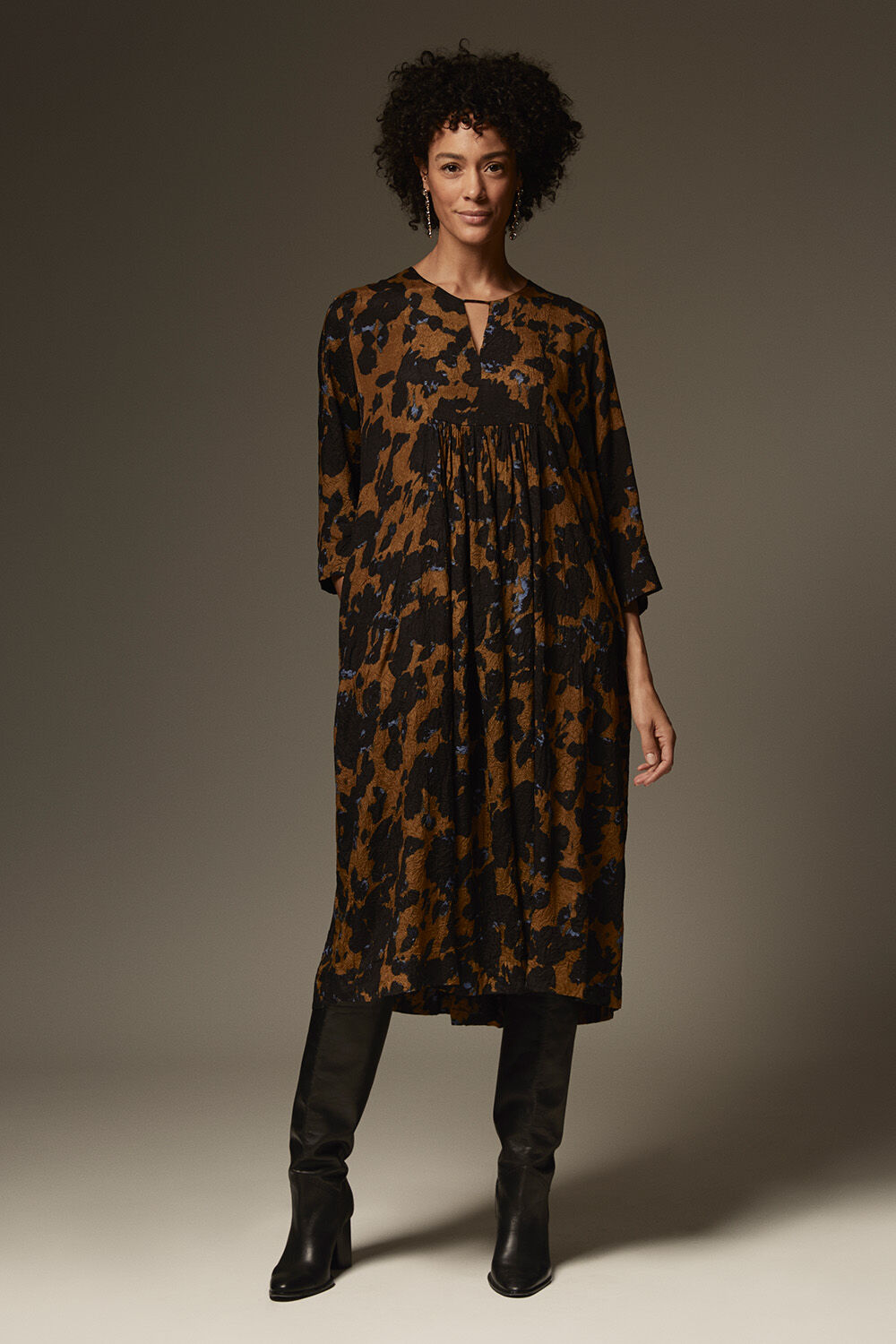 Nadyne Kjole - Breen, Rumani &oslash;reringer - Gold