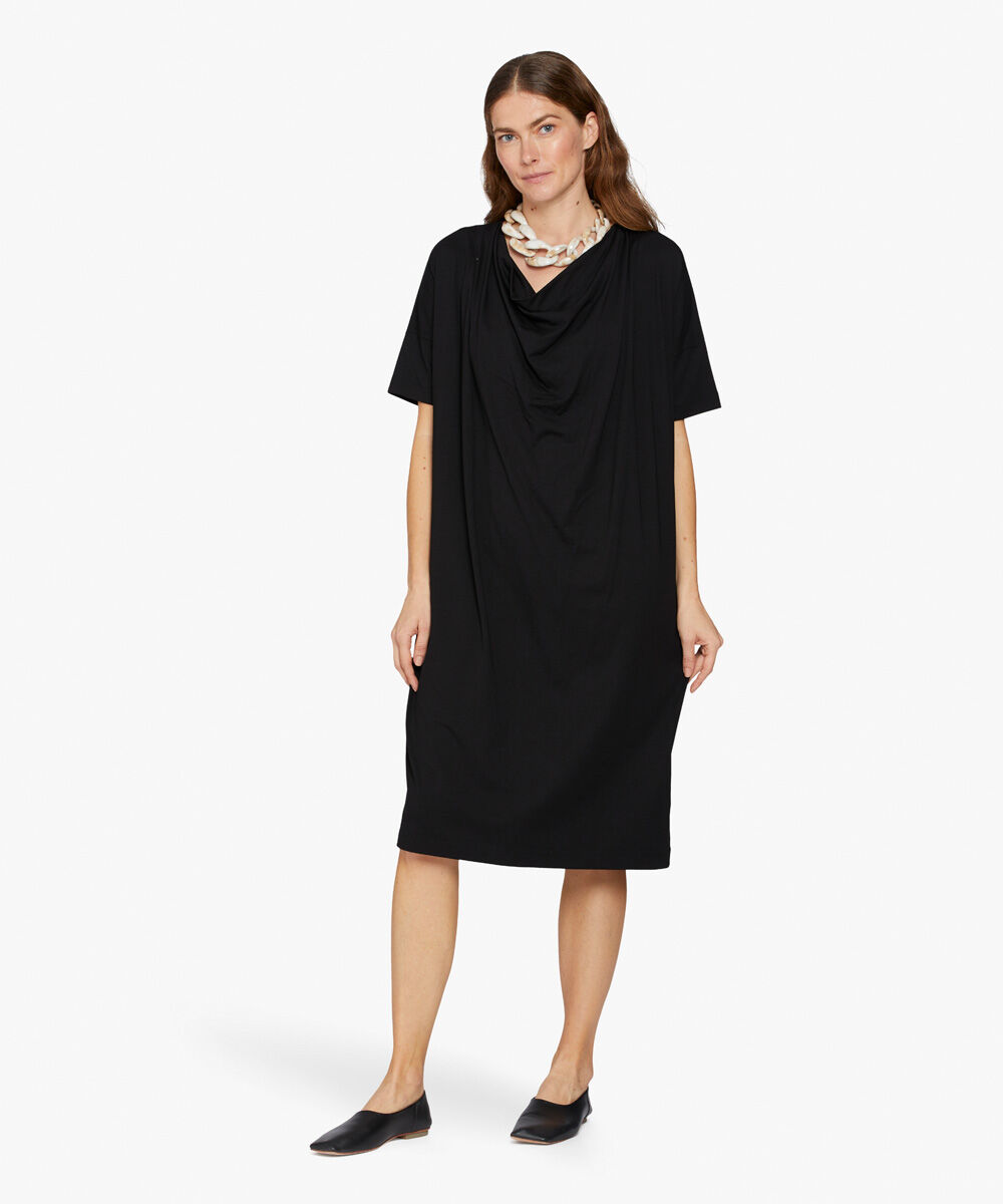 RHEA HALSKJEDE, Natural