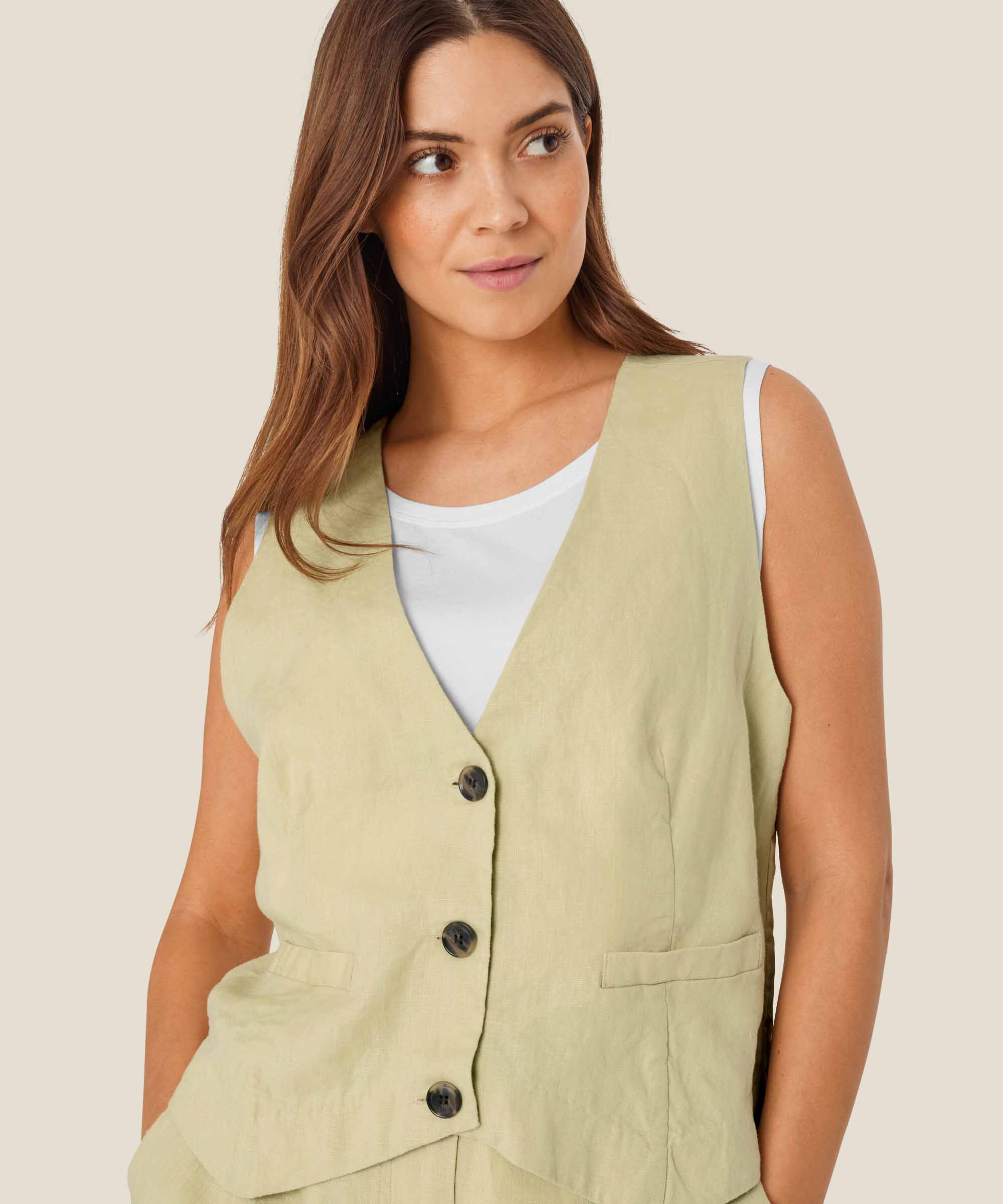 Jordyn Vest, Bog