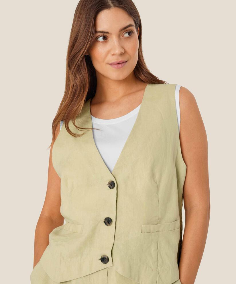 Jordyn Vest, Bog