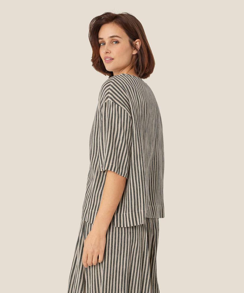 Brunil Topp, Black