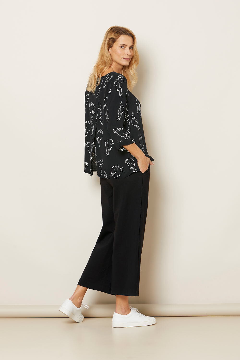 DANIELLA TOPP, Black