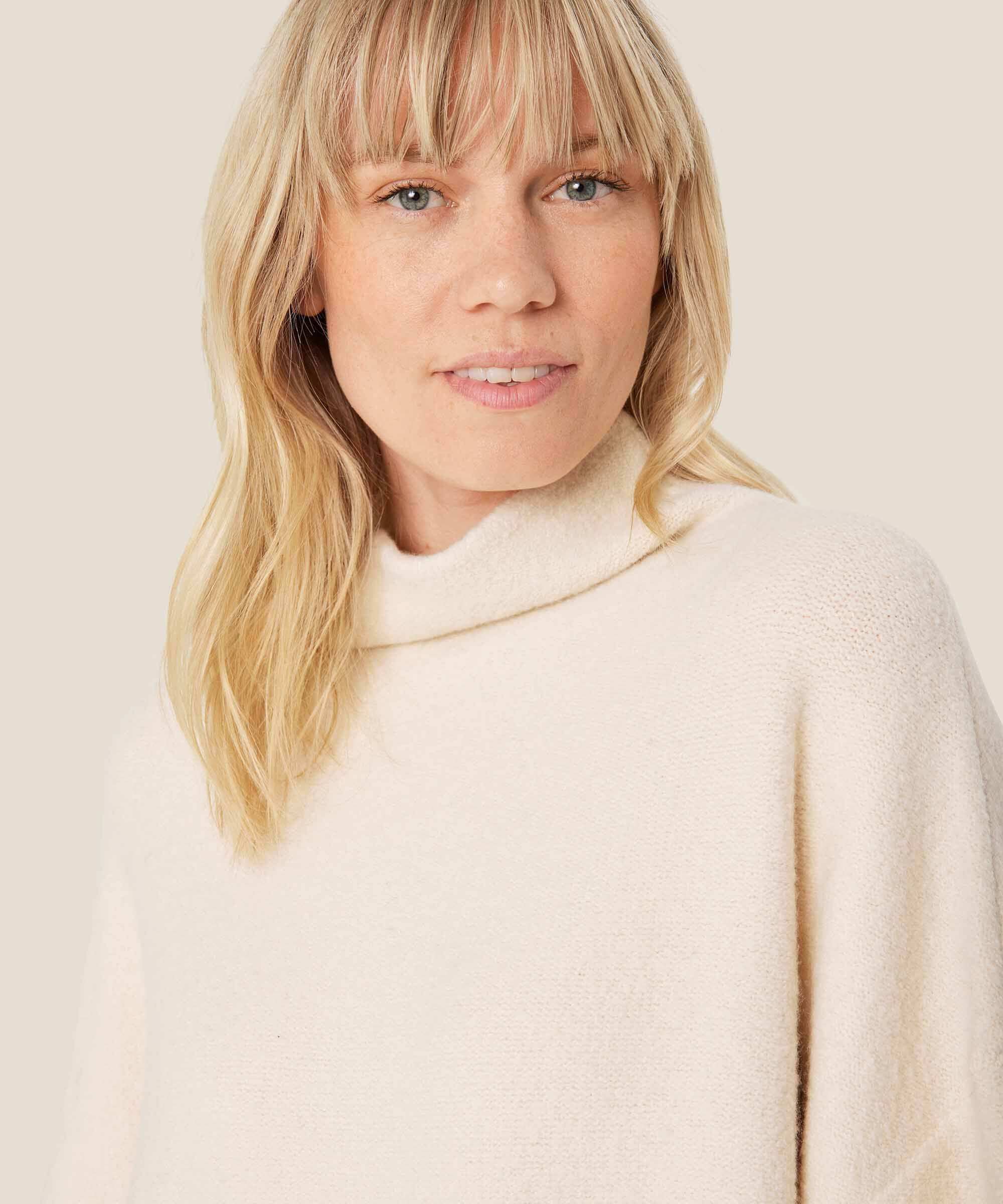 Faviola Strikkegenser, Fog