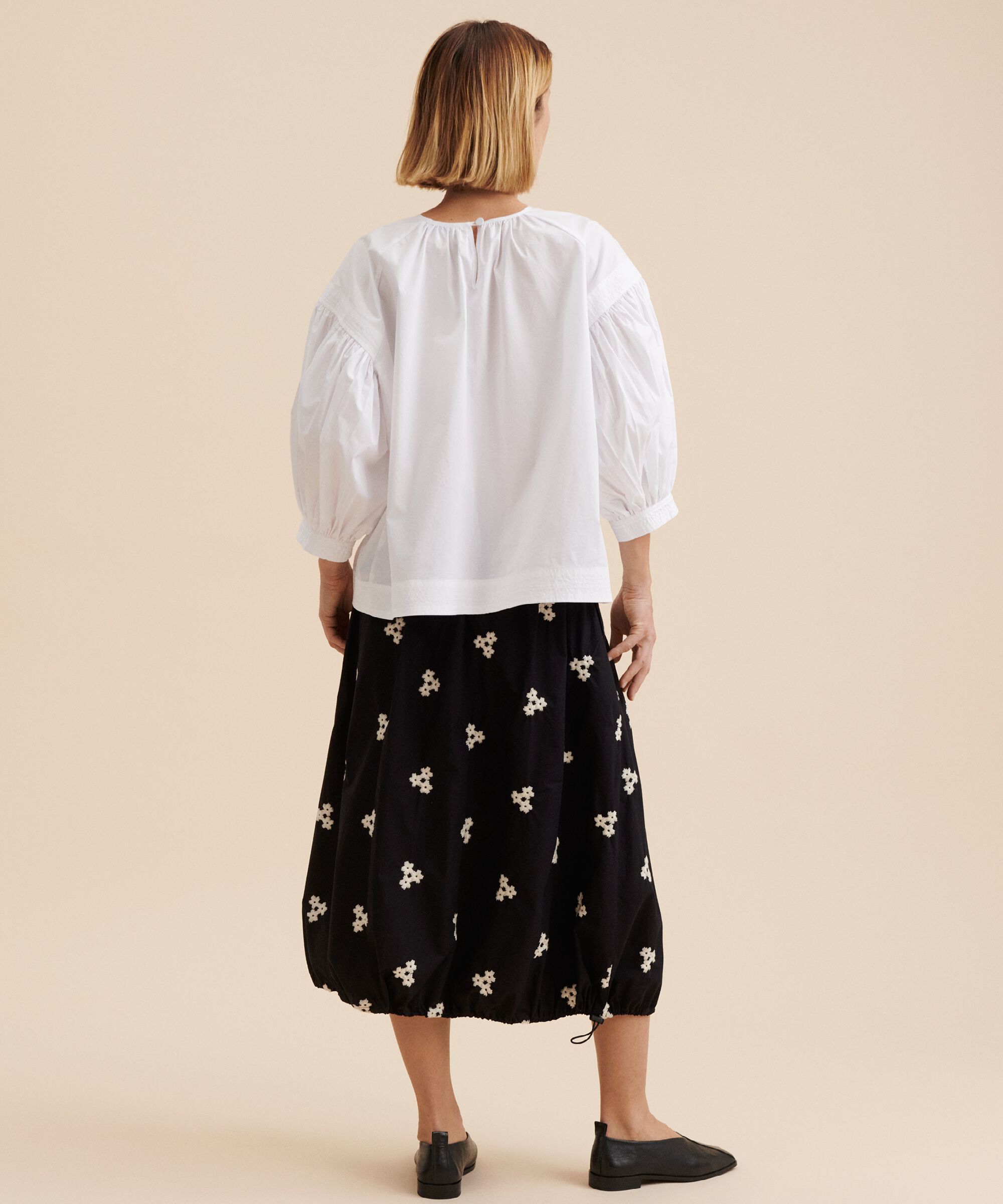 Steph Skjørt, Black