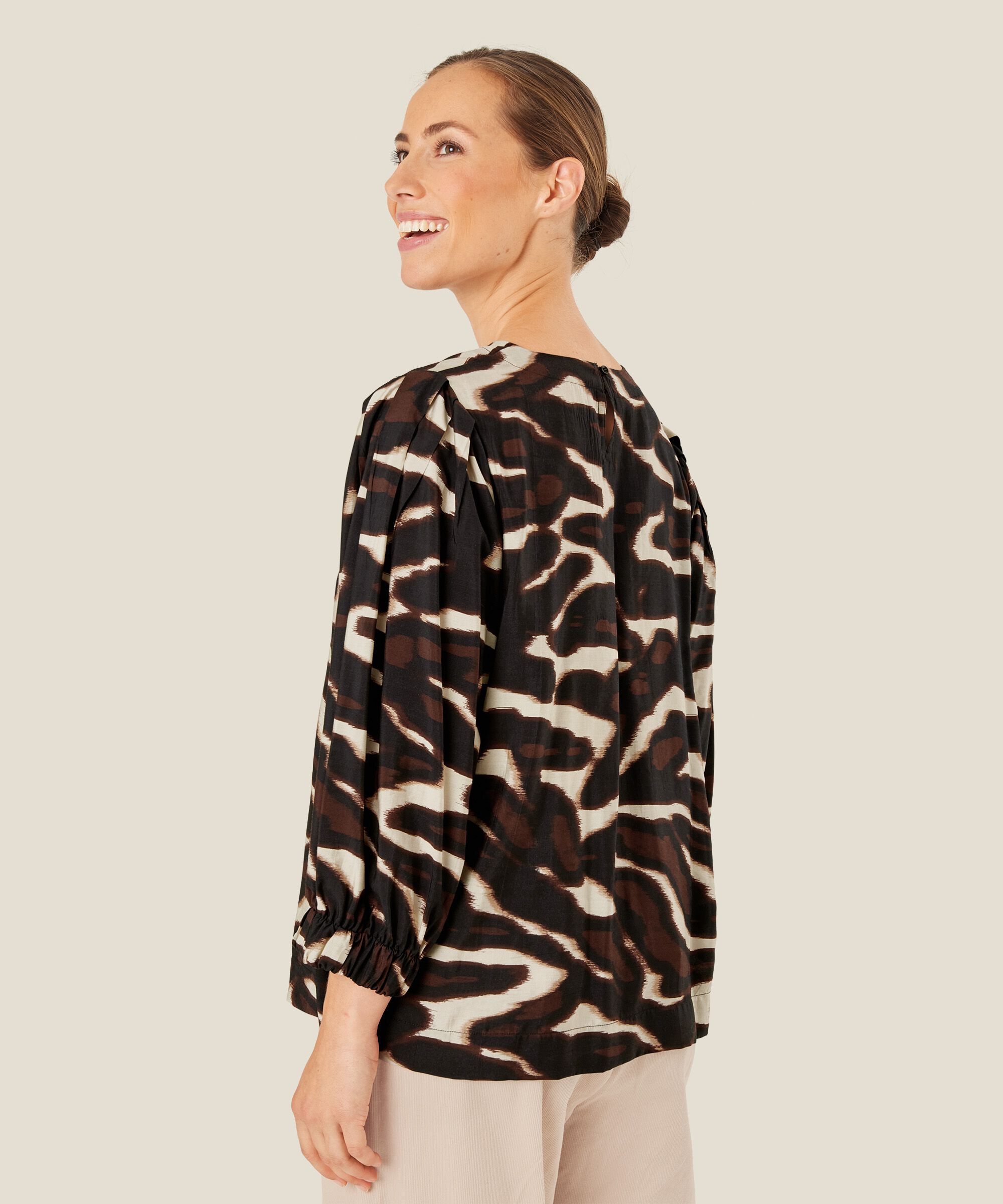 Brisa Topp, Coffee Bean