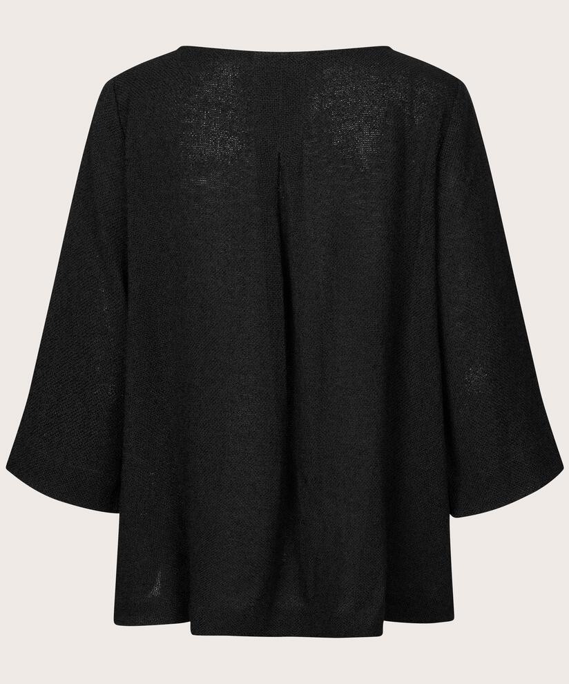 Dovinia Topp, Black