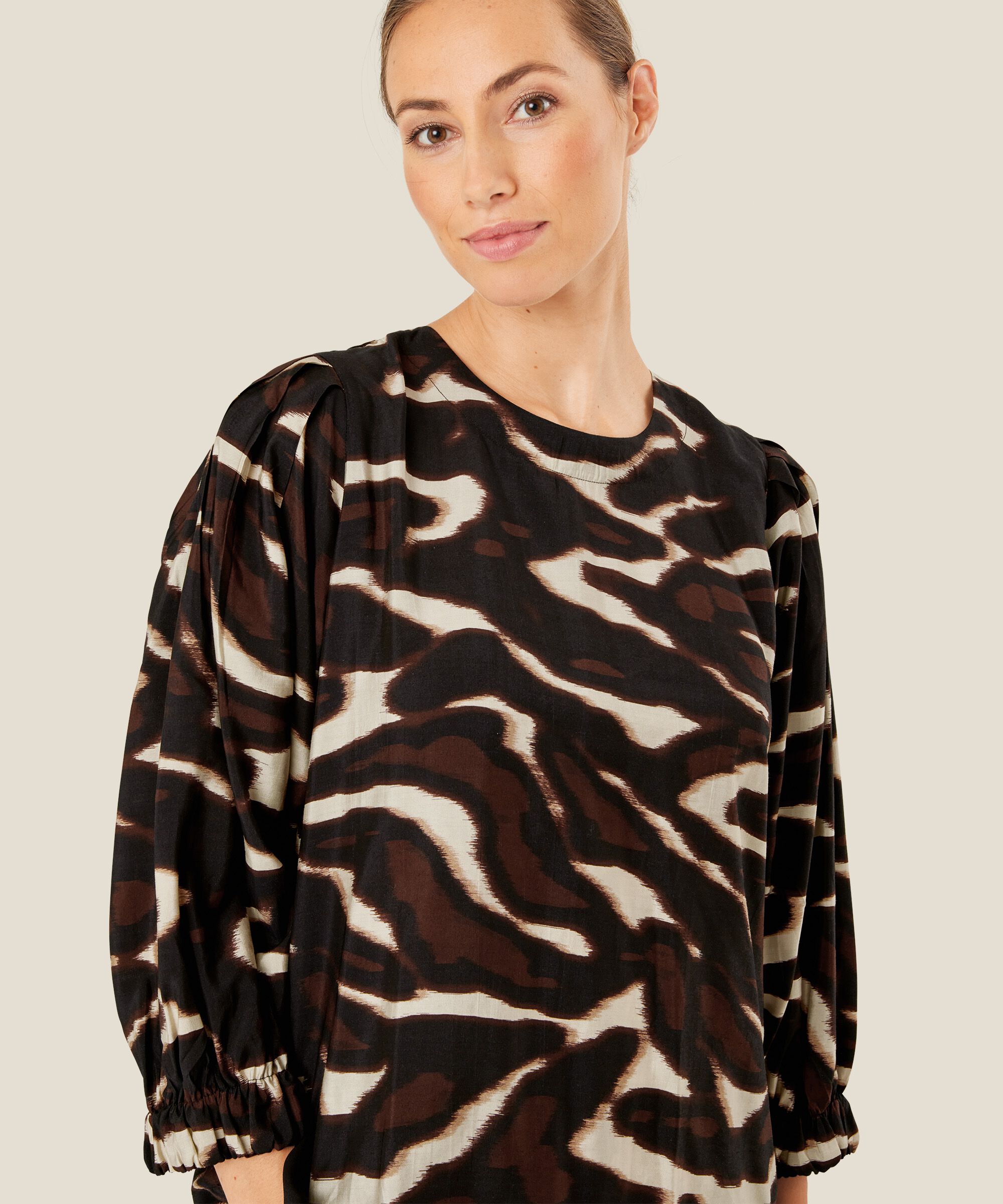 Brisa Topp, Coffee Bean