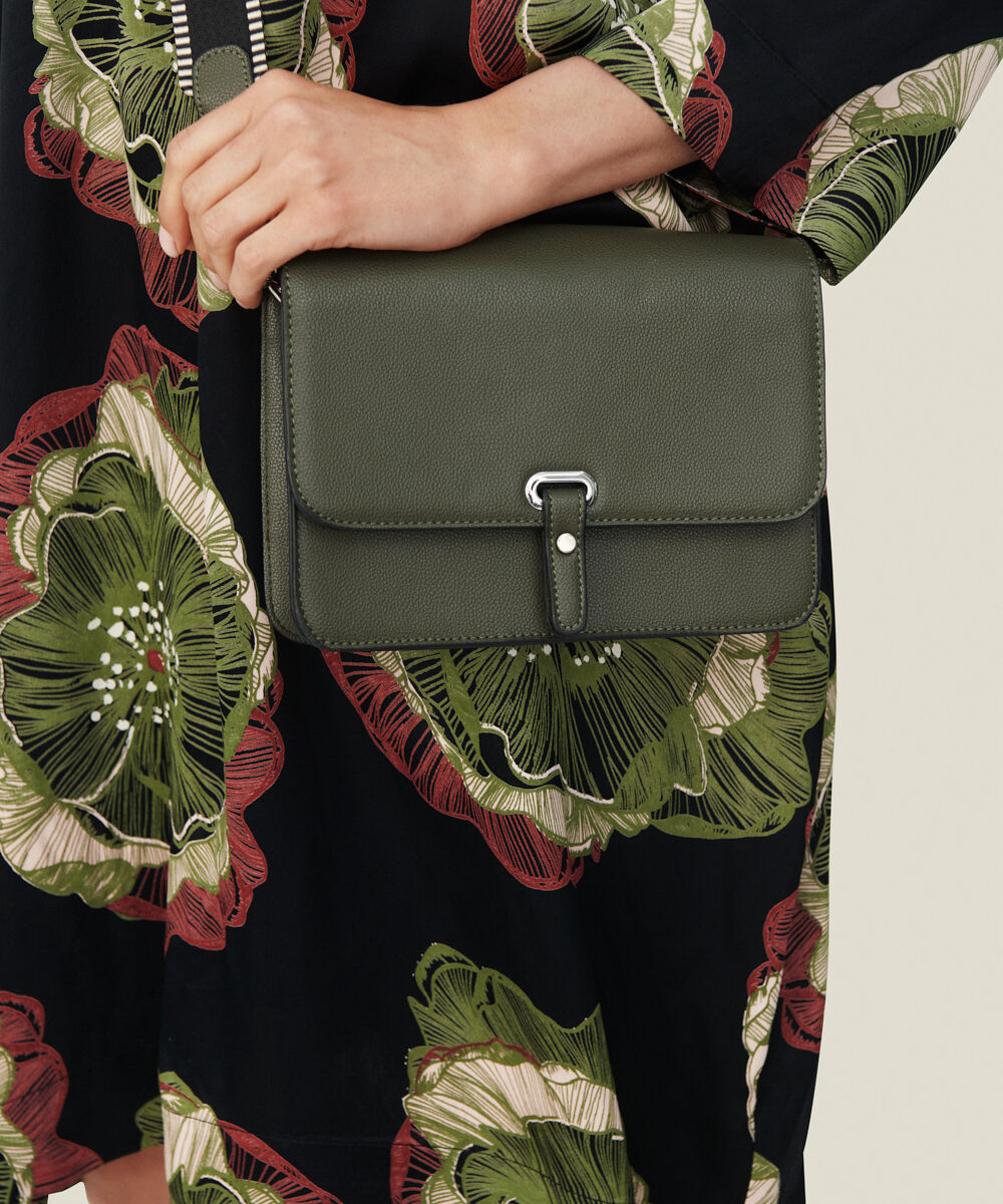 REGGIE VESKE, Capulet olive