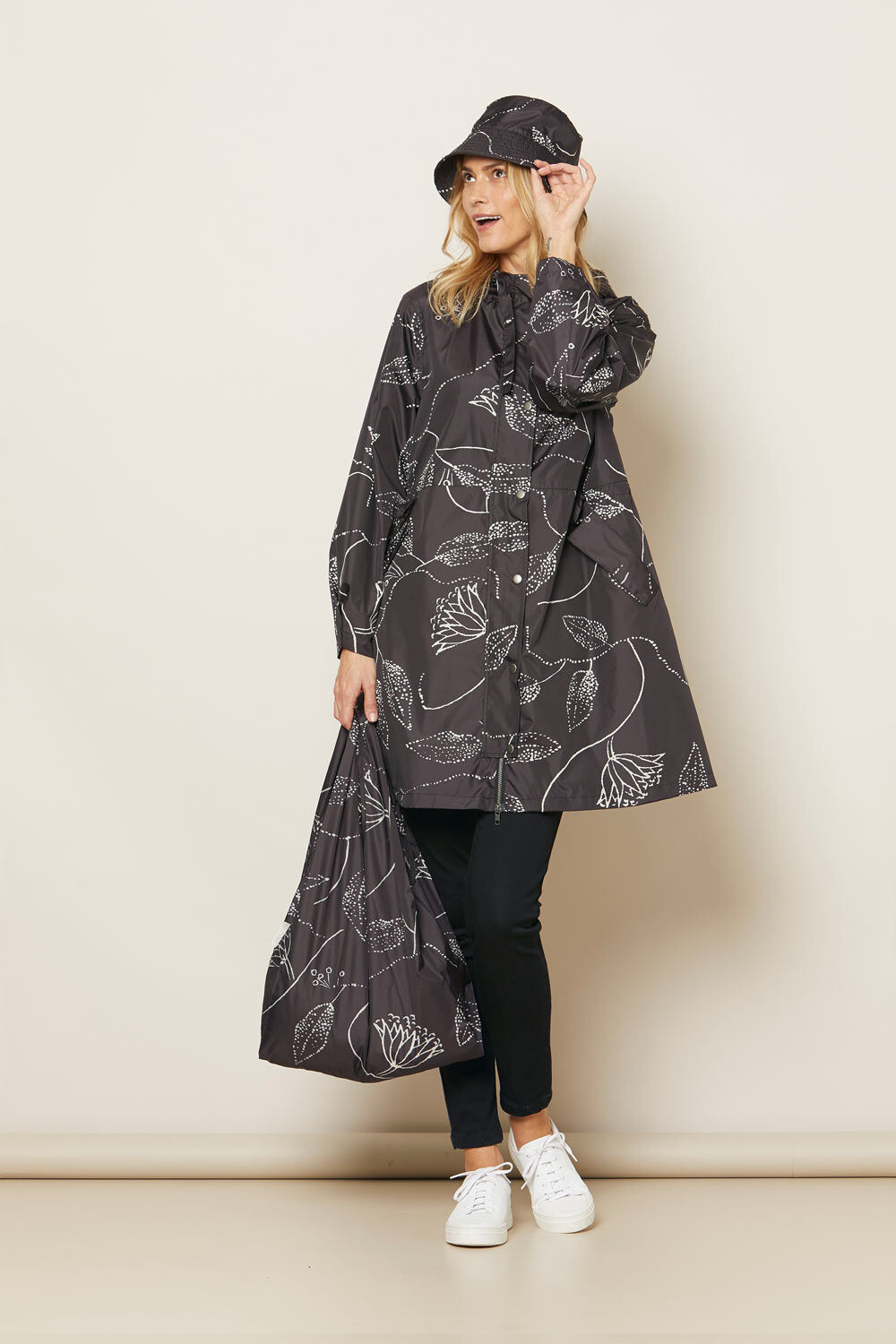 ADARA B&Oslash;TTEHAT, Black