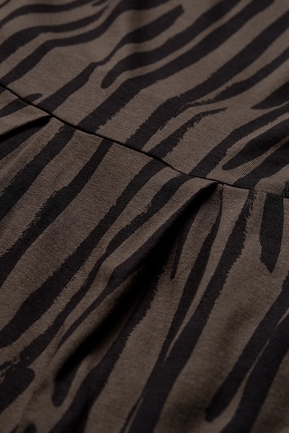 NIMA KJOLE, Chocolate