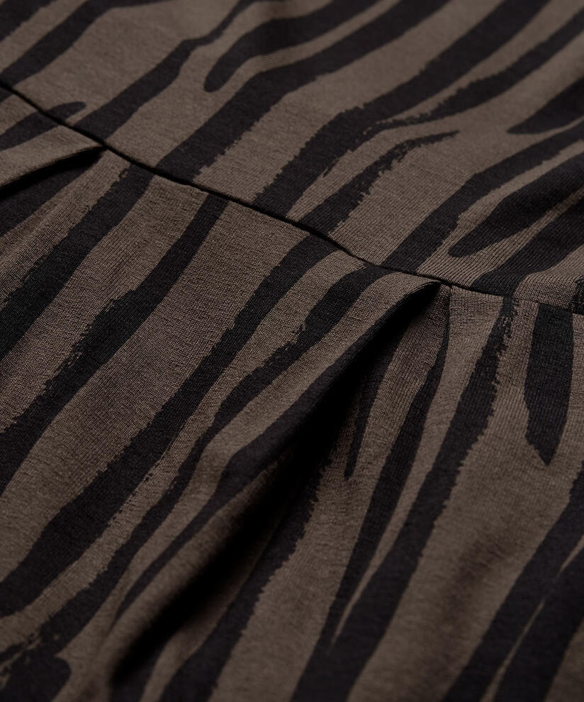 NIMA KJOLE, Chocolate