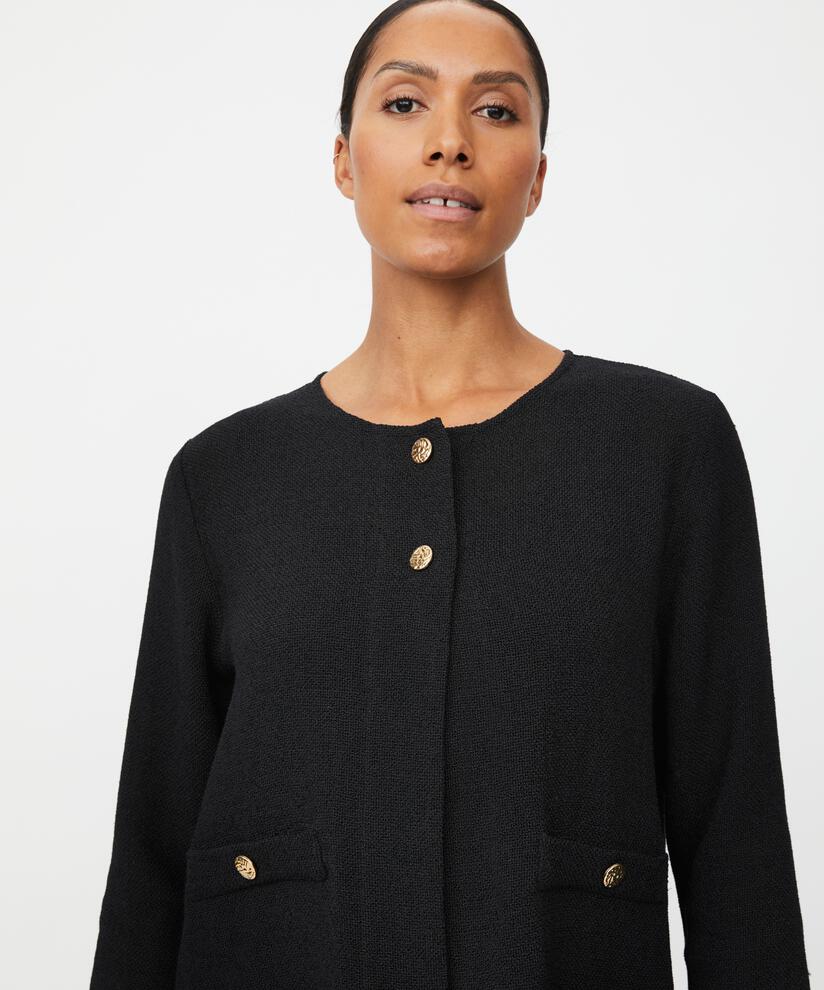 Julithra Jakke, Black