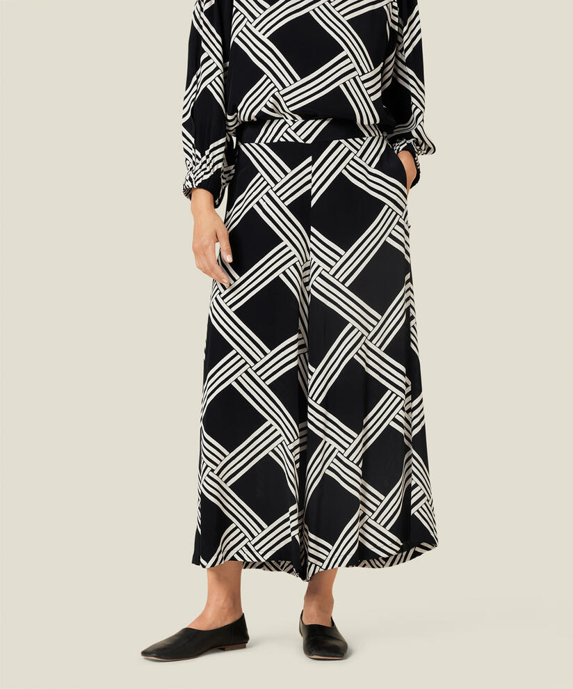 PAMEL BUKSER, Black