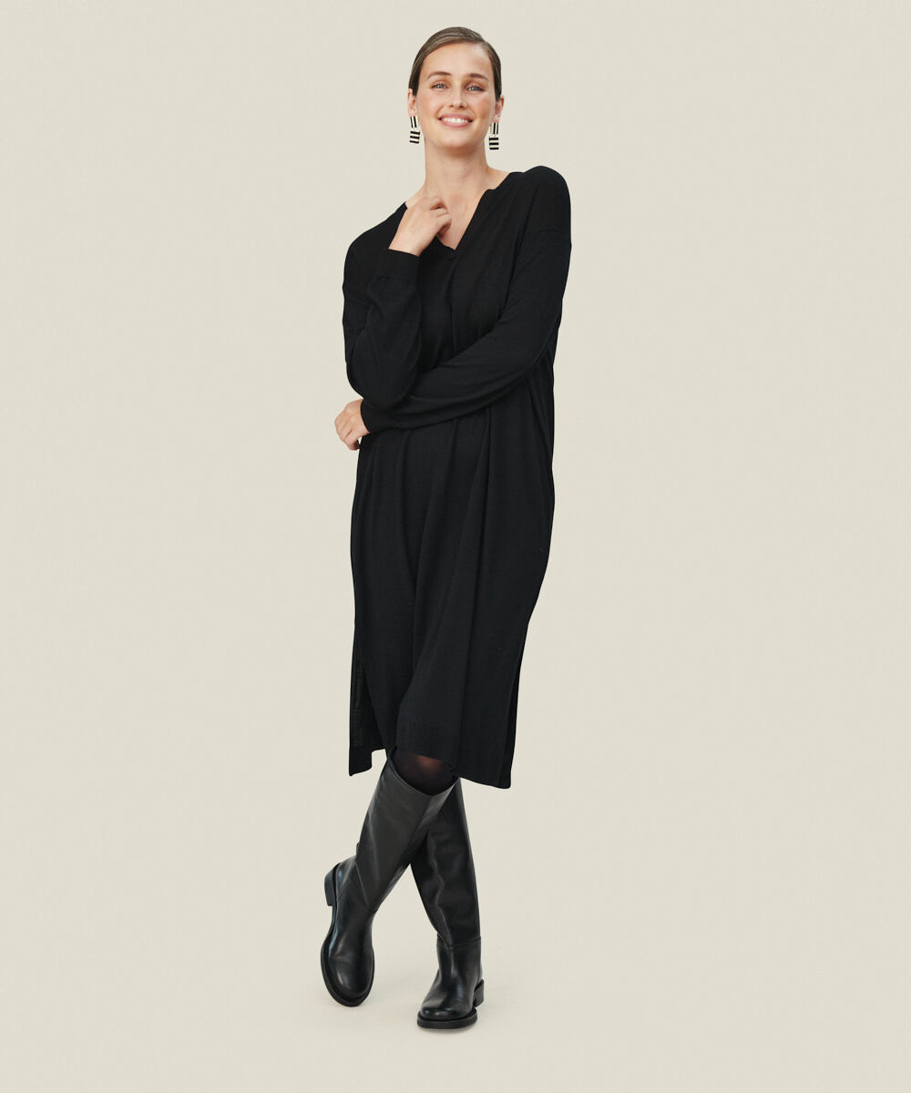 Nina Kjole, Black